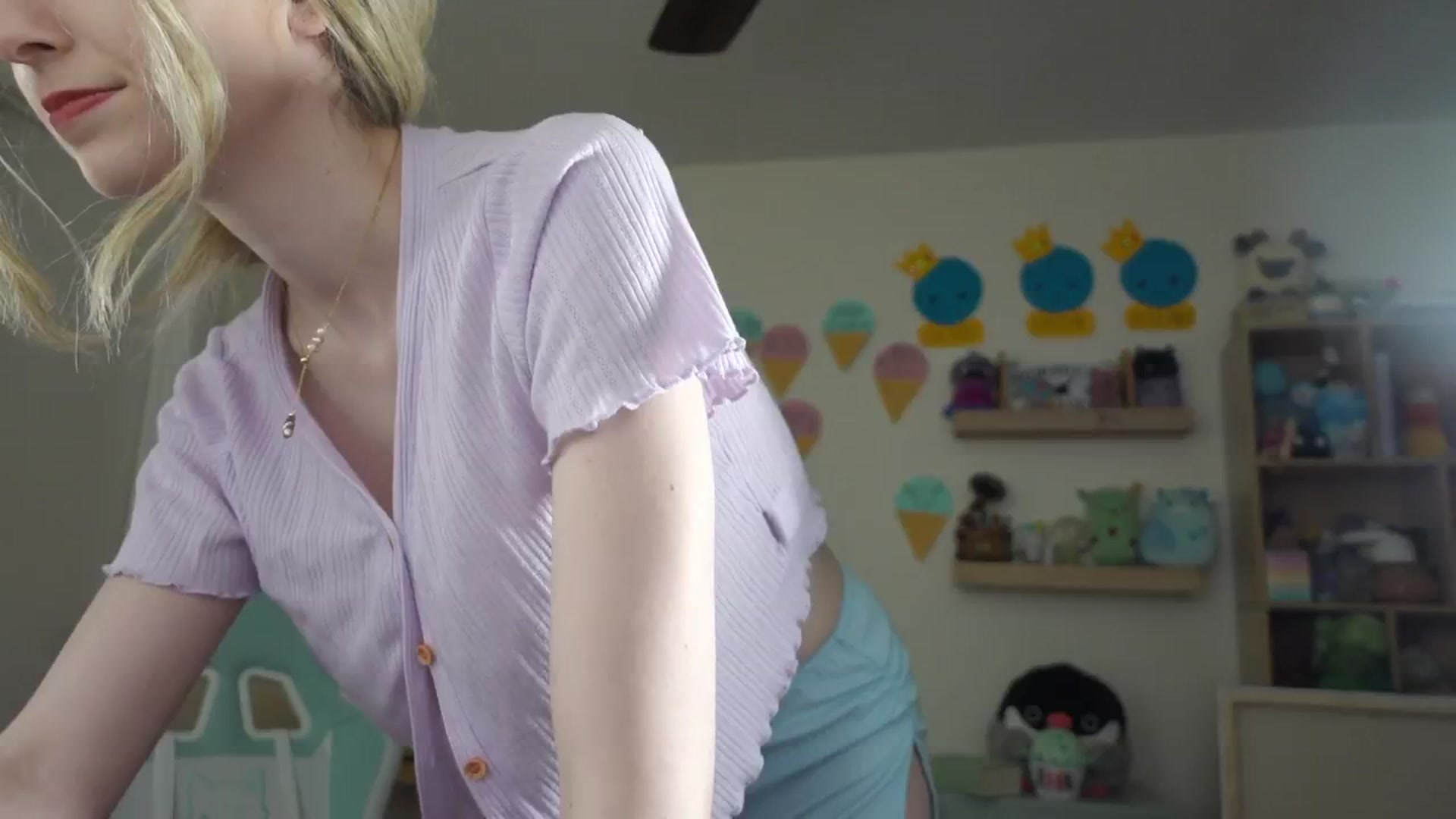 Gallery image thumbnail from Lil_blueberry's myfreecams stream on, 08/28/2024, 03:32 image 11 of 20