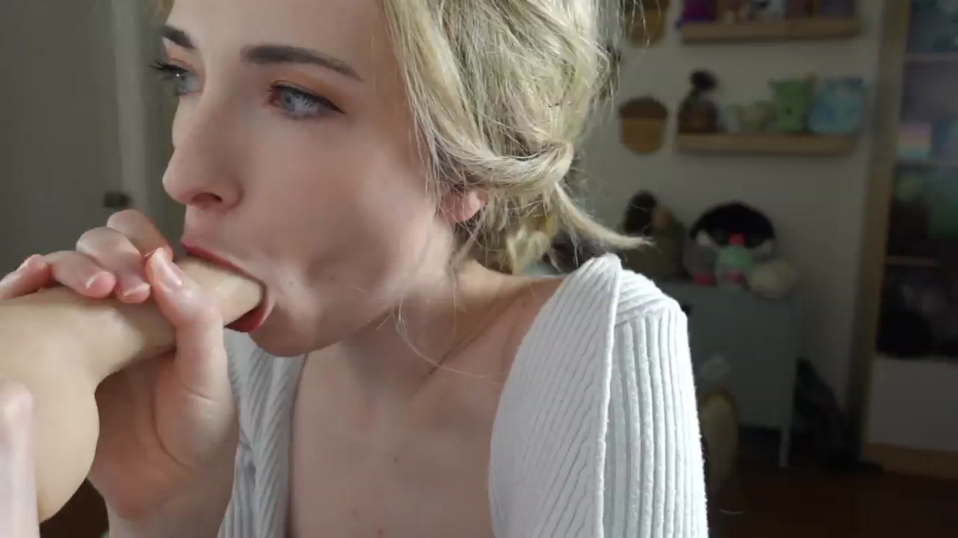 Gallery image thumbnail from Lil_blueberry's myfreecams stream on, 09/10/2024, 02:43 image 6 of 20