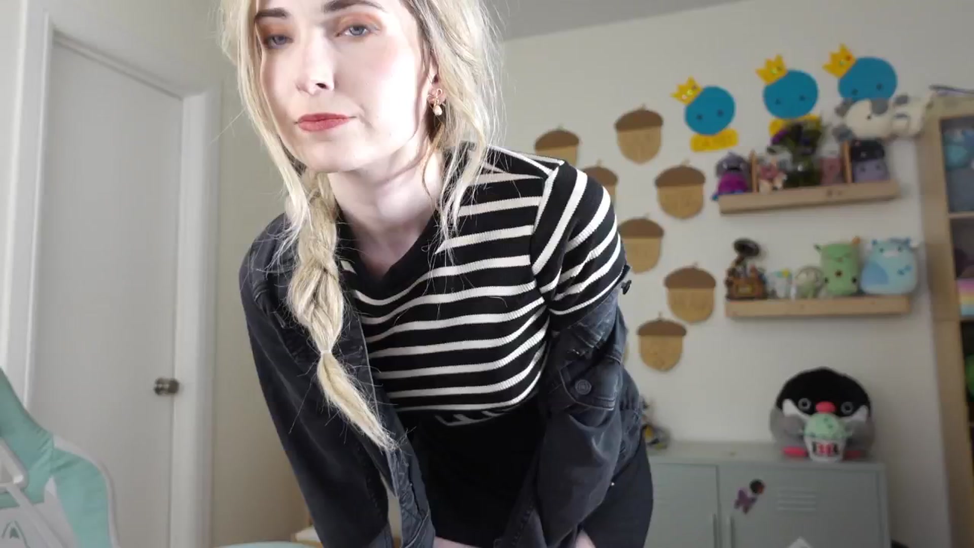 Gallery image thumbnail from Lil_blueberry's myfreecams stream on, 09/18/2024, 03:25 image 9 of 20