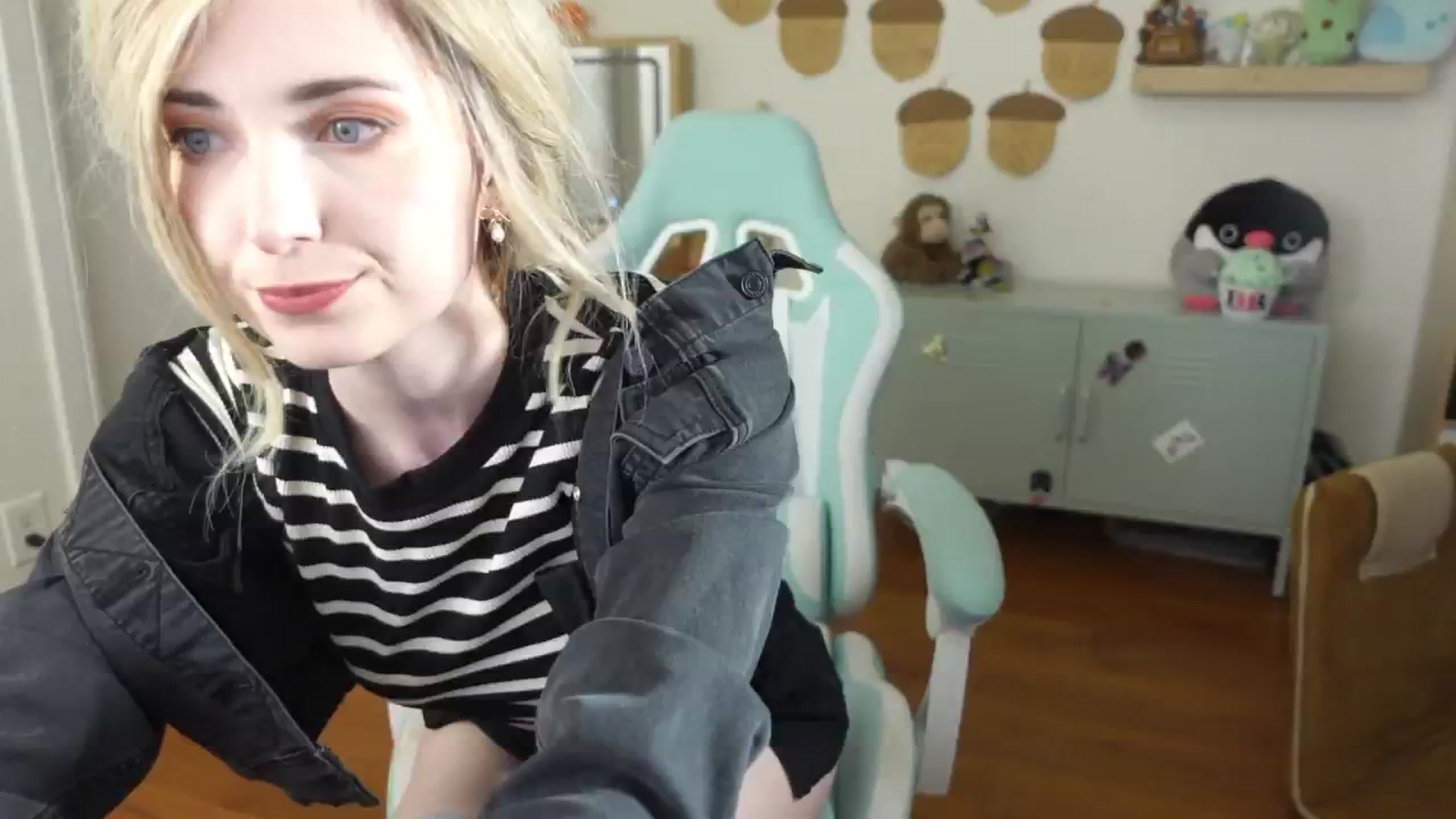 Gallery image thumbnail from Lil_blueberry's myfreecams stream on, 09/18/2024, 03:25 image 12 of 20