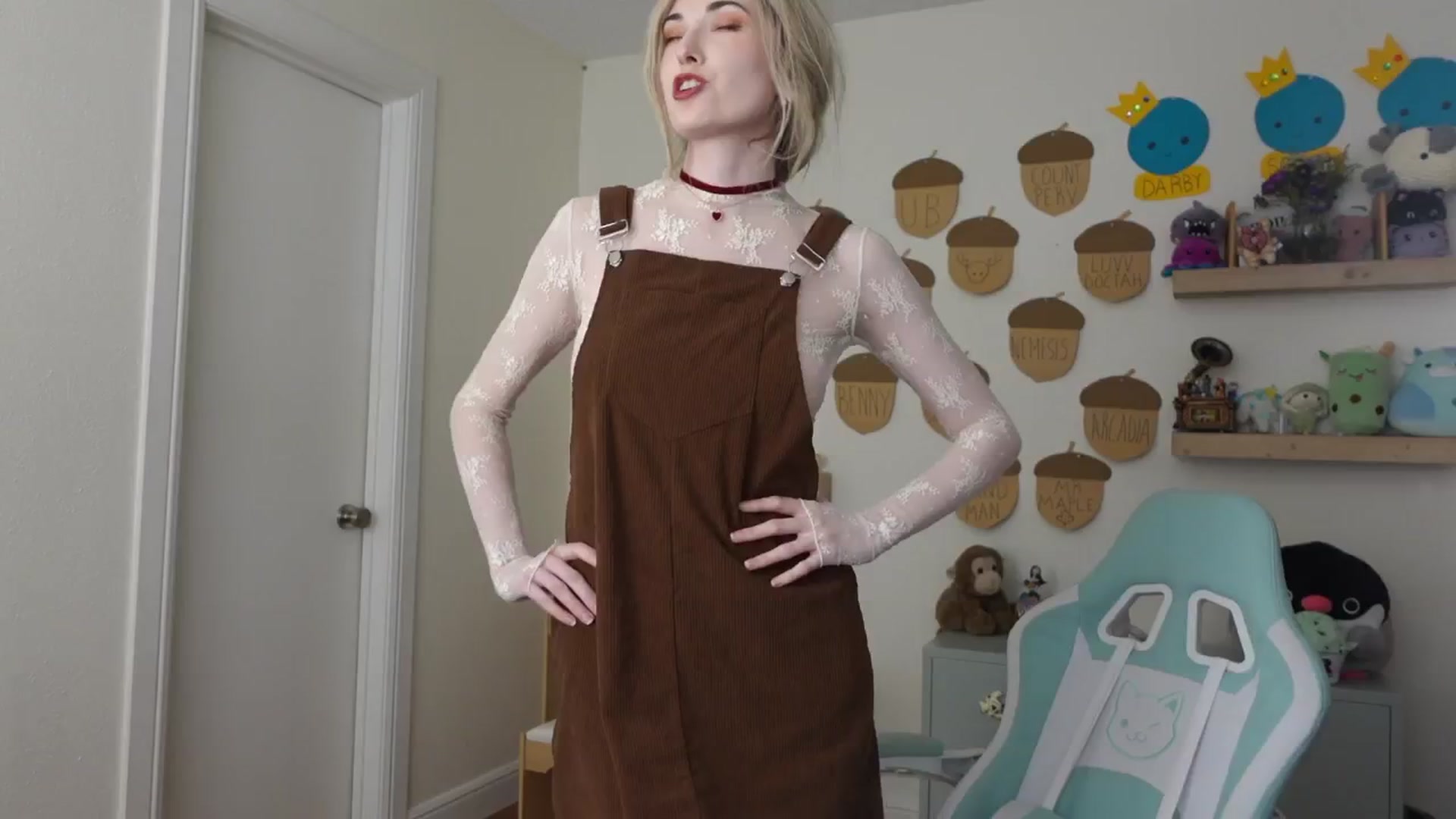 Gallery image thumbnail from Lil_blueberry's myfreecams stream on, 09/18/2024, 03:25 image 6 of 20