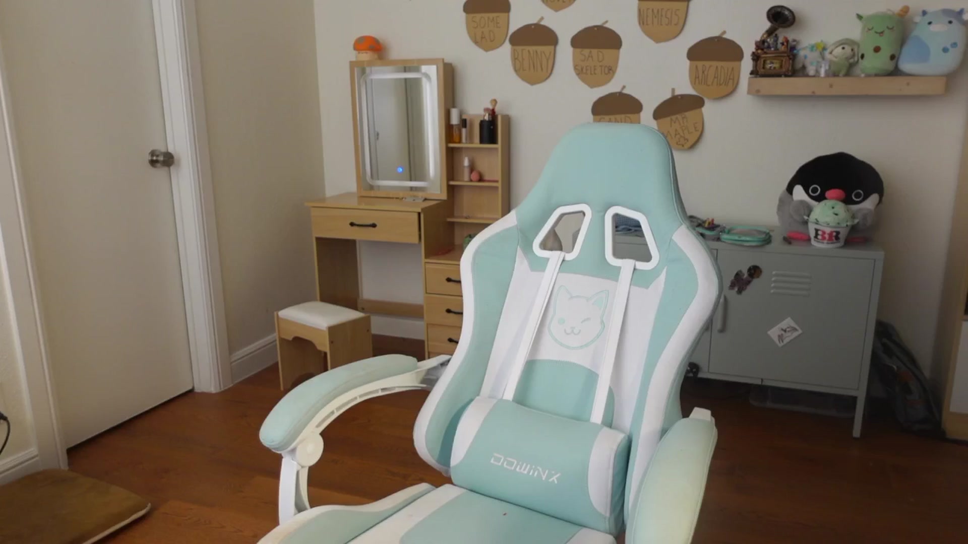 Gallery image thumbnail from Lil_blueberry's myfreecams stream on, 09/26/2024, 24:53 image 12 of 20