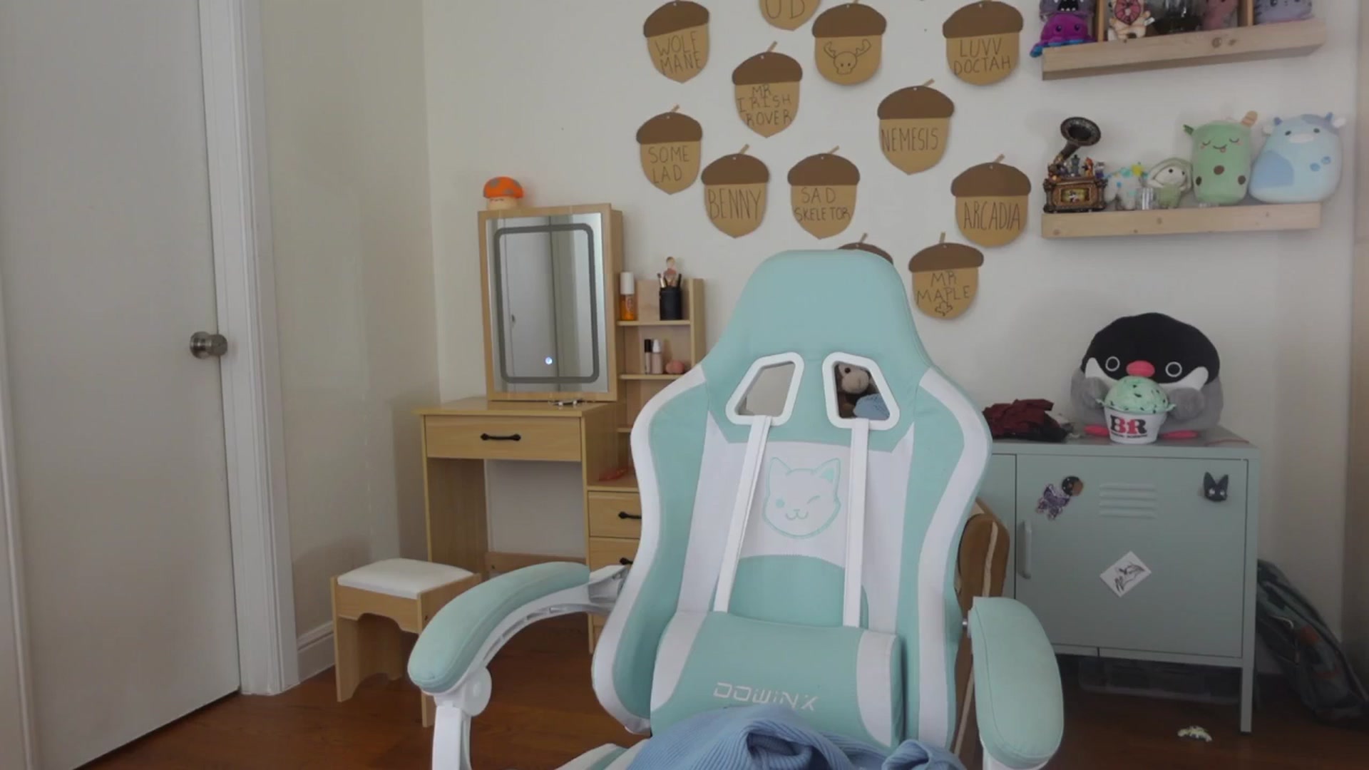Gallery image thumbnail from Lil_blueberry's myfreecams stream on, 09/28/2024, 20:30 image 12 of 20