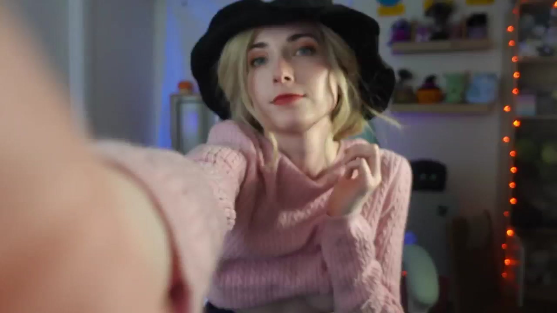 Gallery image thumbnail from Lil_blueberry's myfreecams stream on, 10/04/2024, 03:38 image 11 of 20