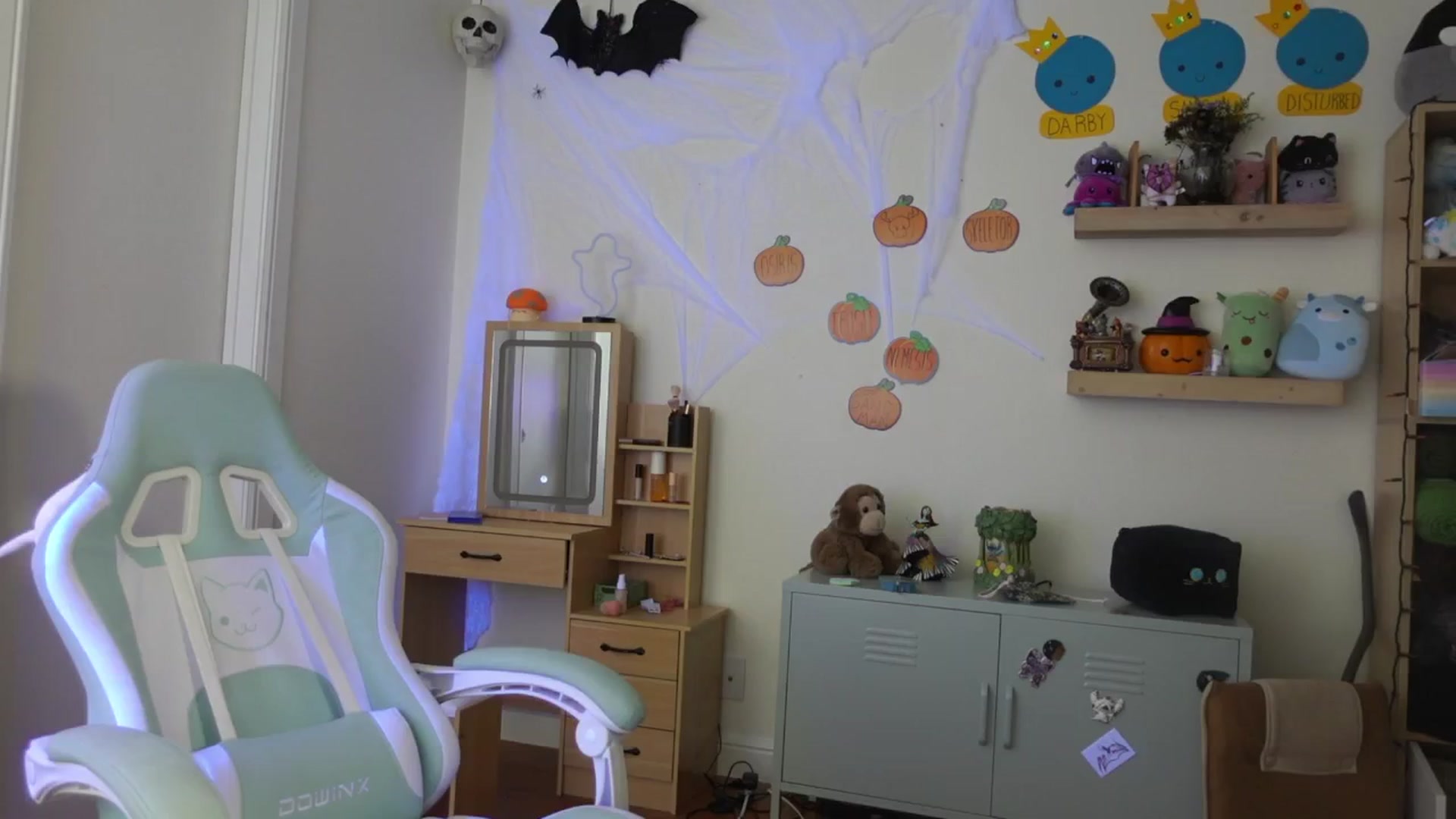 Gallery image thumbnail from Lil_blueberry's myfreecams stream on, 10/09/2024, 03:29 image 3 of 20