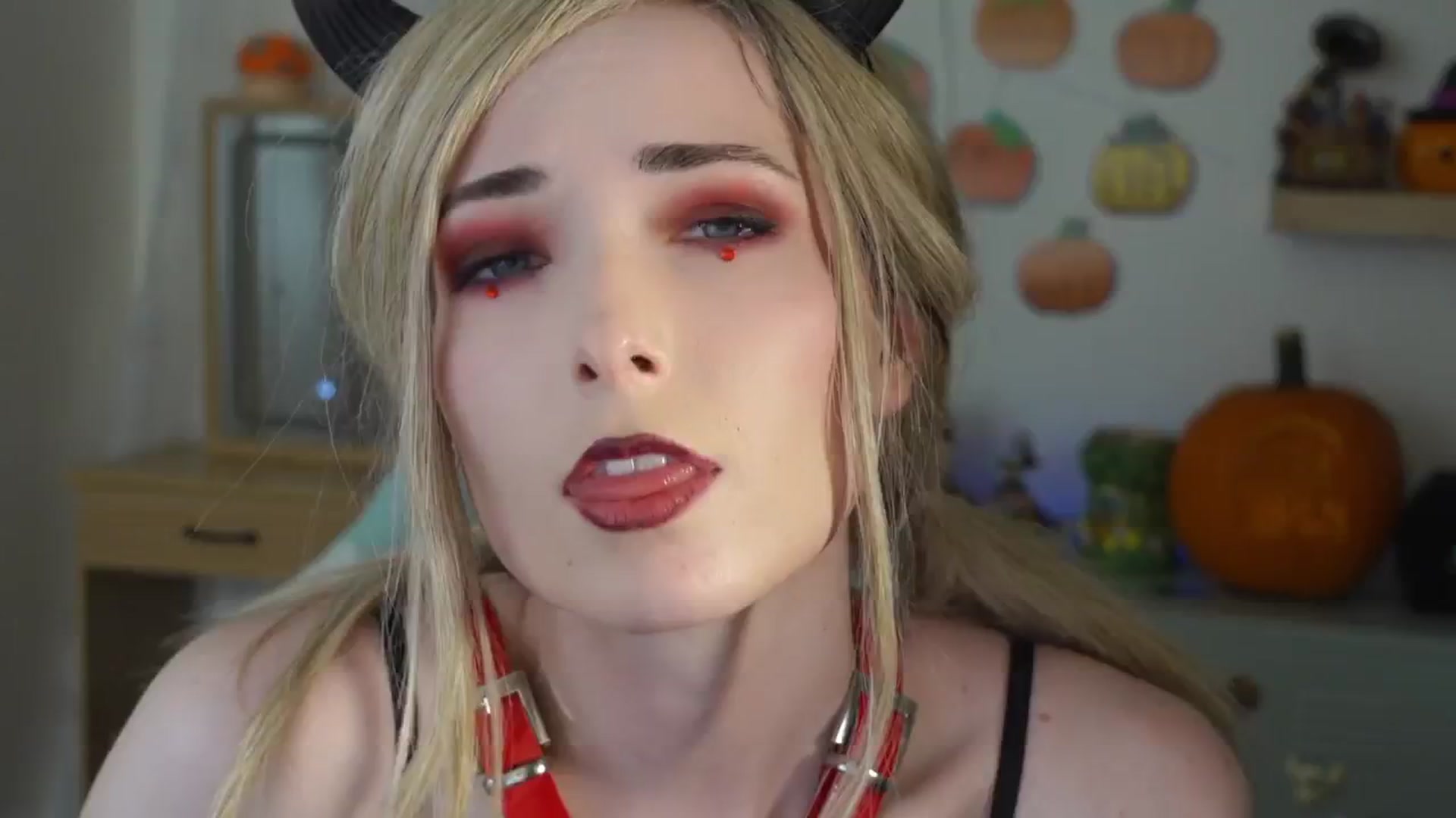 Gallery image thumbnail from Lil_blueberry's myfreecams stream on, 10/28/2024, 01:33 image 8 of 20