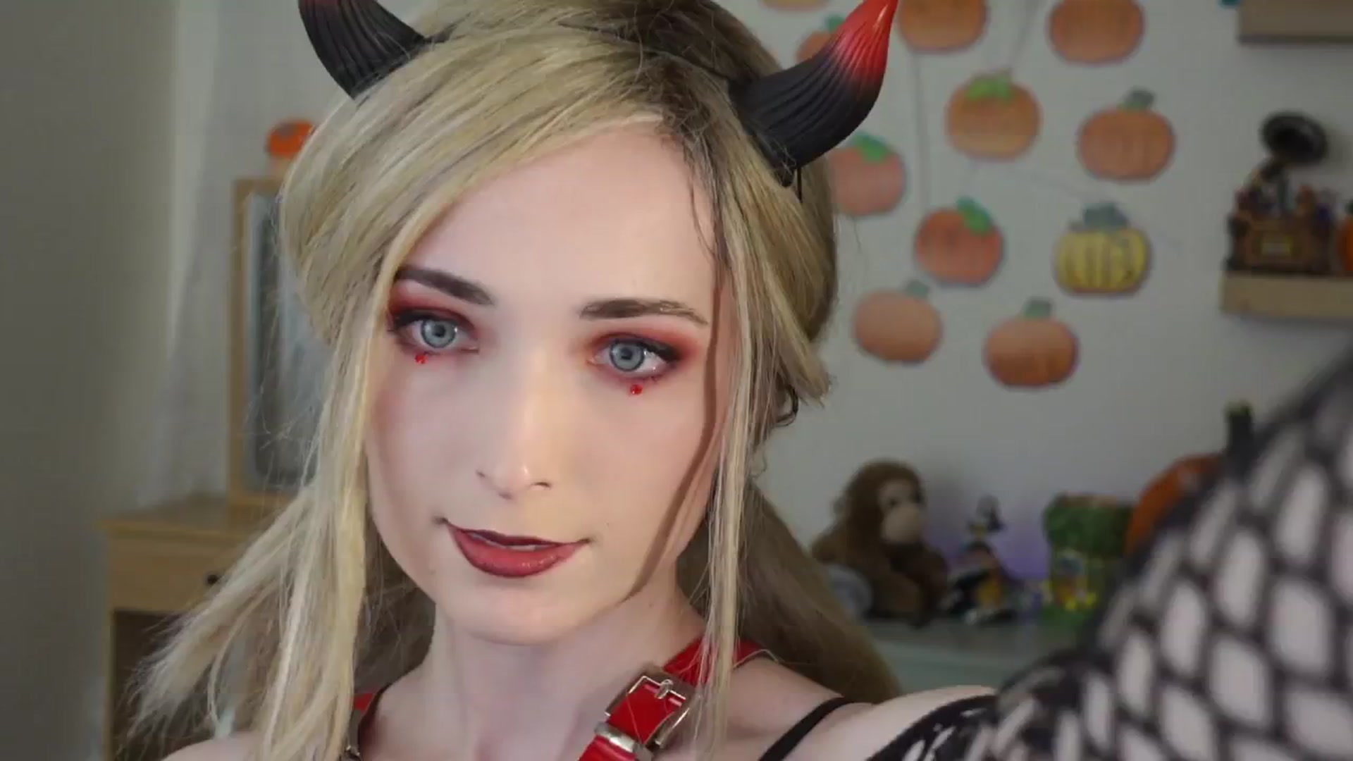 Gallery image thumbnail from Lil_blueberry's myfreecams stream on, 10/28/2024, 01:33 image 7 of 20