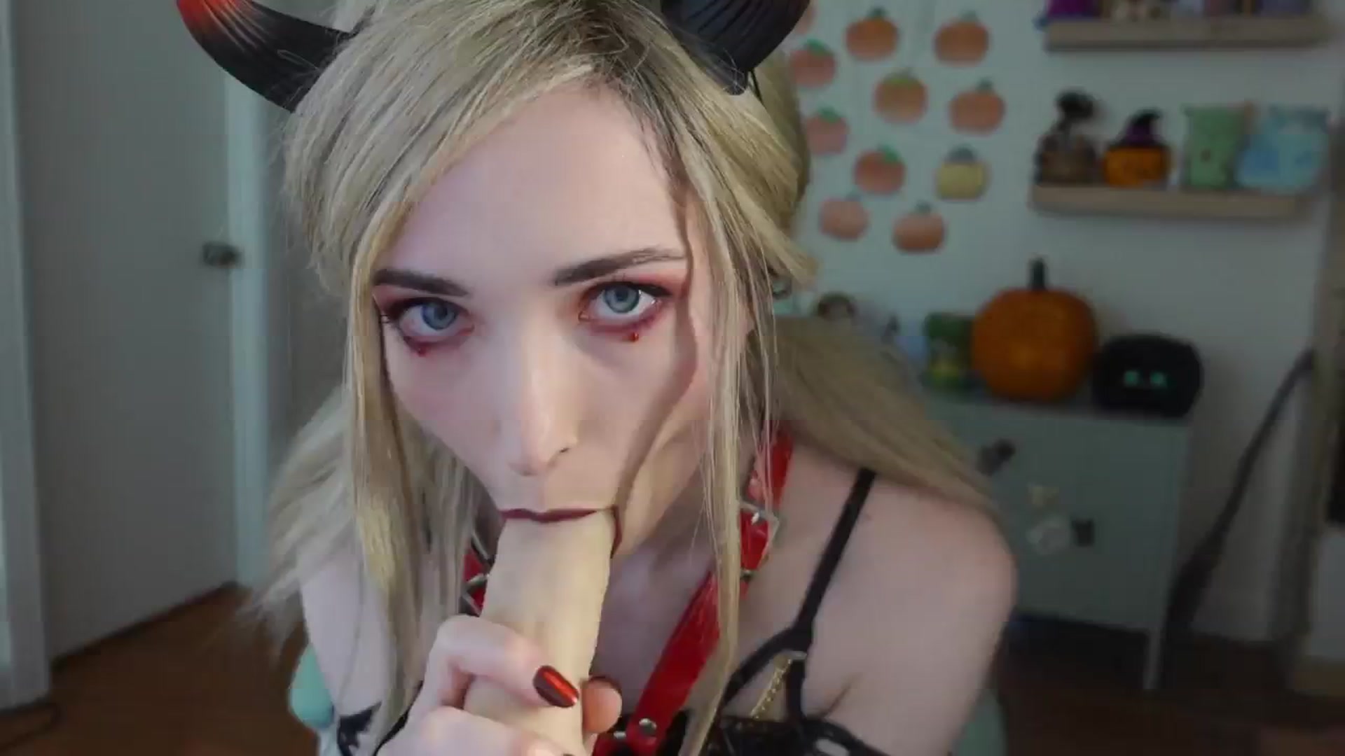 Gallery image thumbnail from Lil_blueberry's myfreecams stream on, 10/28/2024, 01:33 image 2 of 20