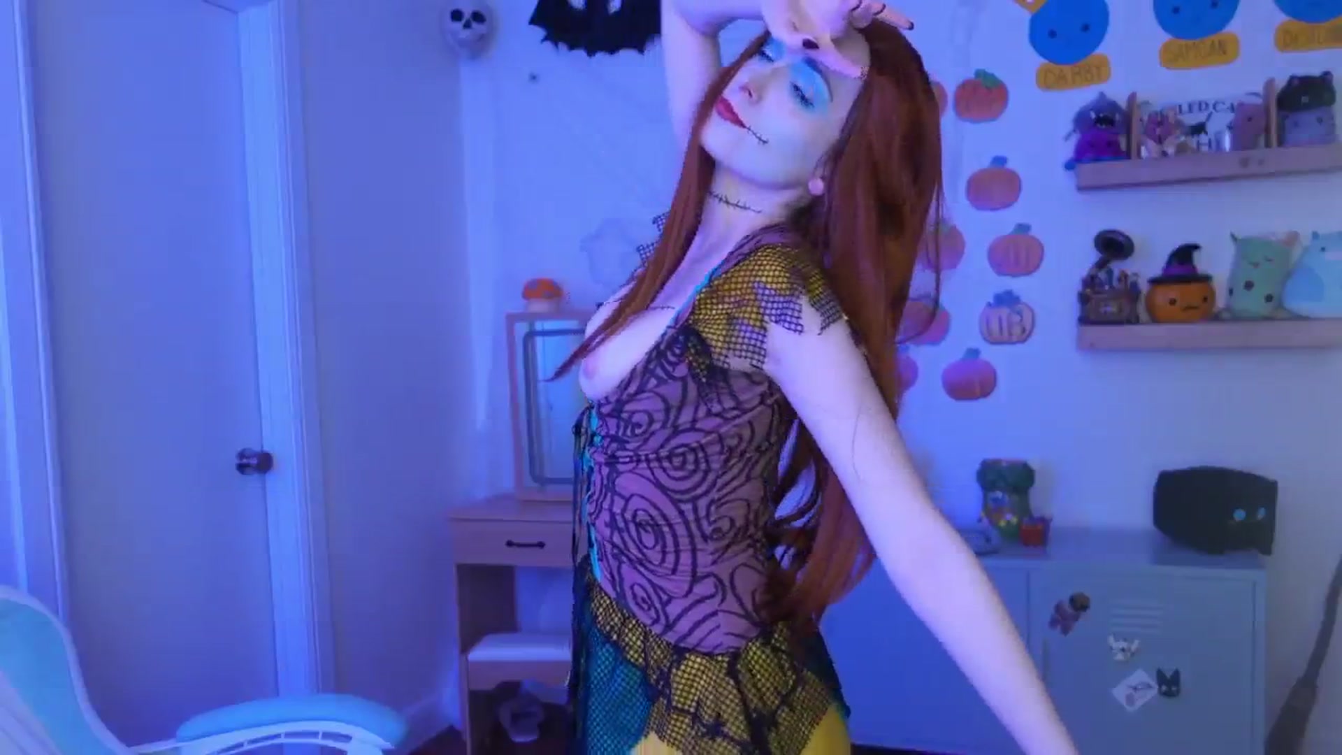 Gallery image thumbnail from Lil_blueberry's myfreecams stream on, 10/31/2024, 02:08 image 18 of 20