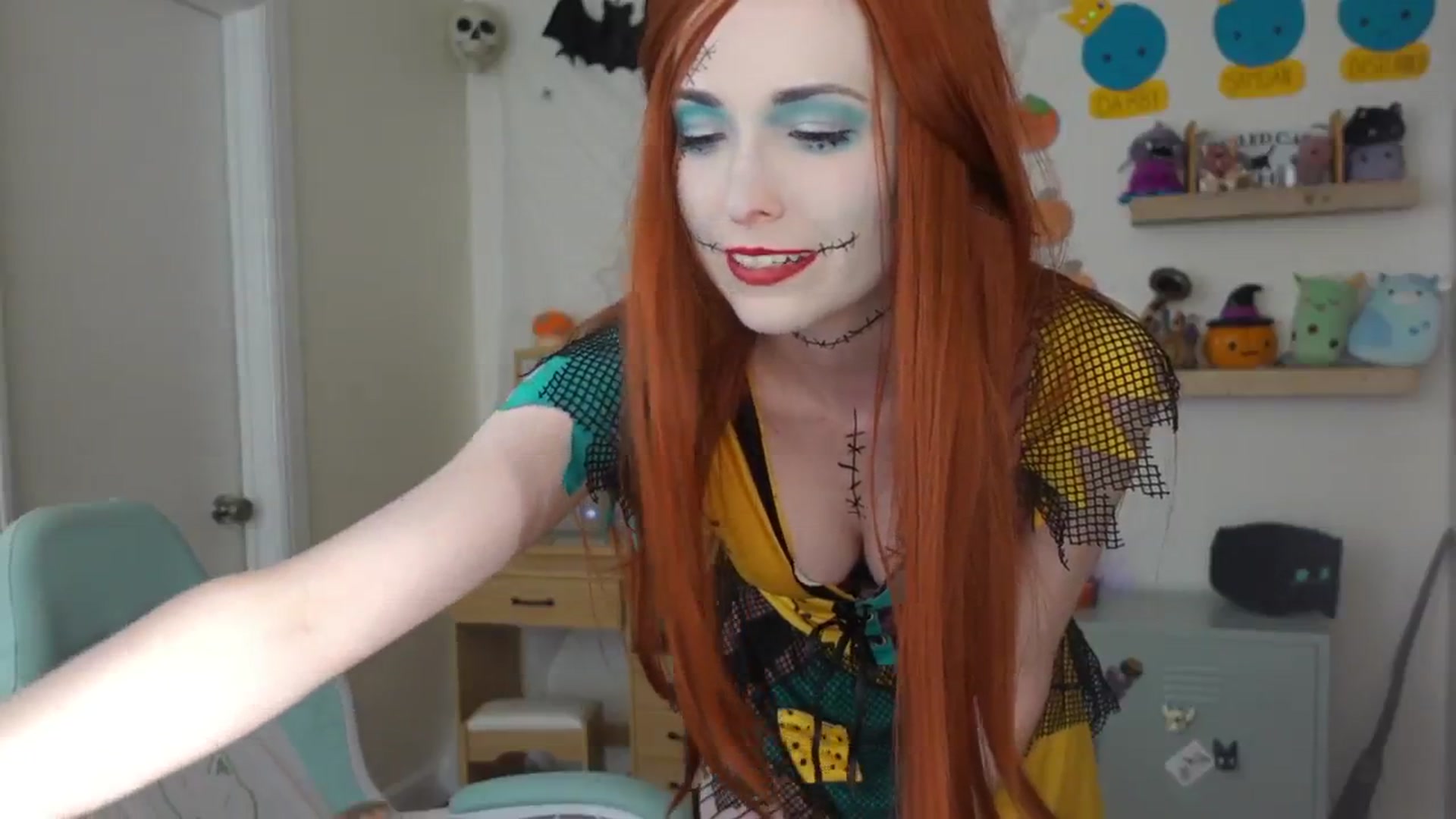Gallery image thumbnail from Lil_blueberry's myfreecams stream on, 10/31/2024, 02:08 image 20 of 20