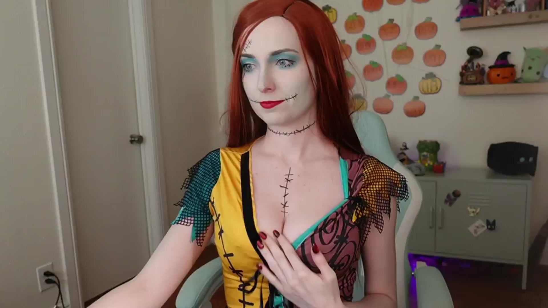 Gallery image thumbnail from Lil_blueberry's myfreecams stream on, 10/31/2024, 02:08 image 3 of 20