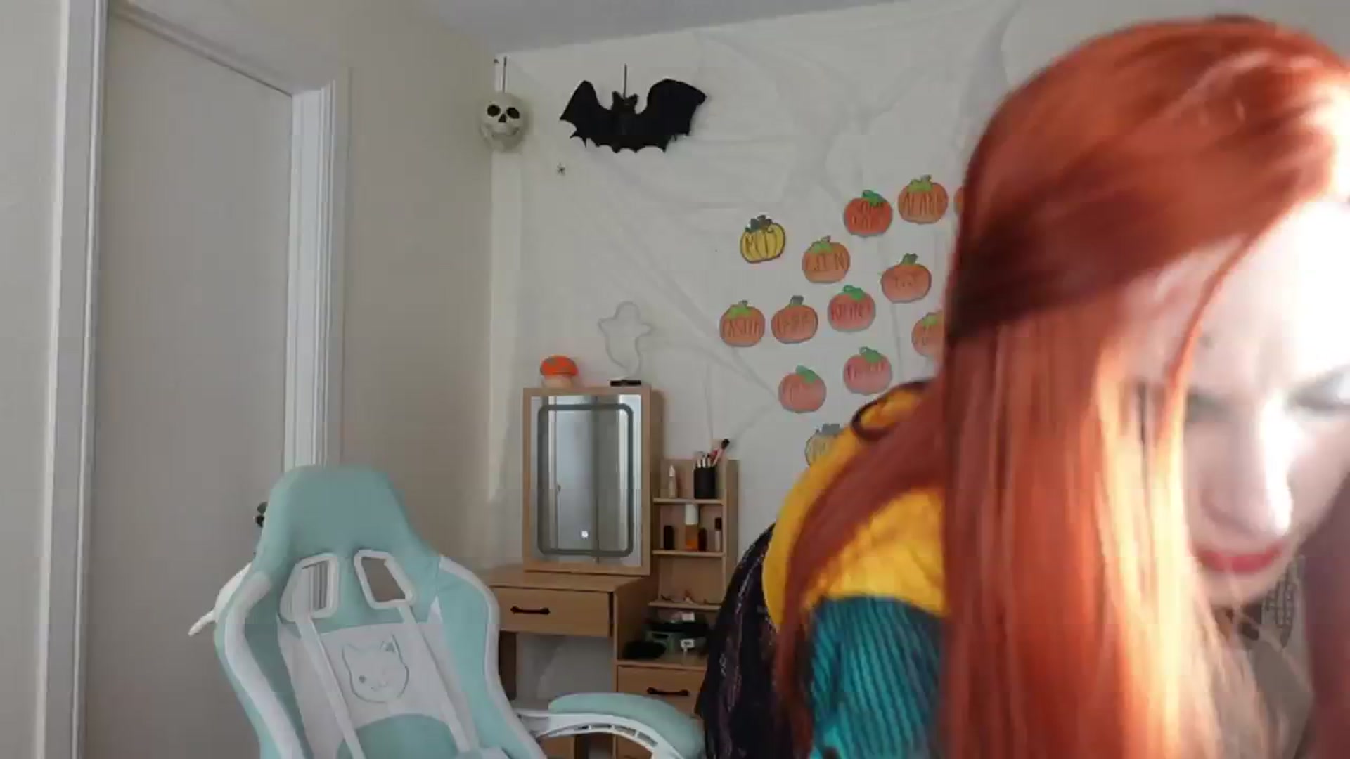 Gallery image thumbnail from Lil_blueberry's myfreecams stream on, 10/31/2024, 02:08 image 1 of 20