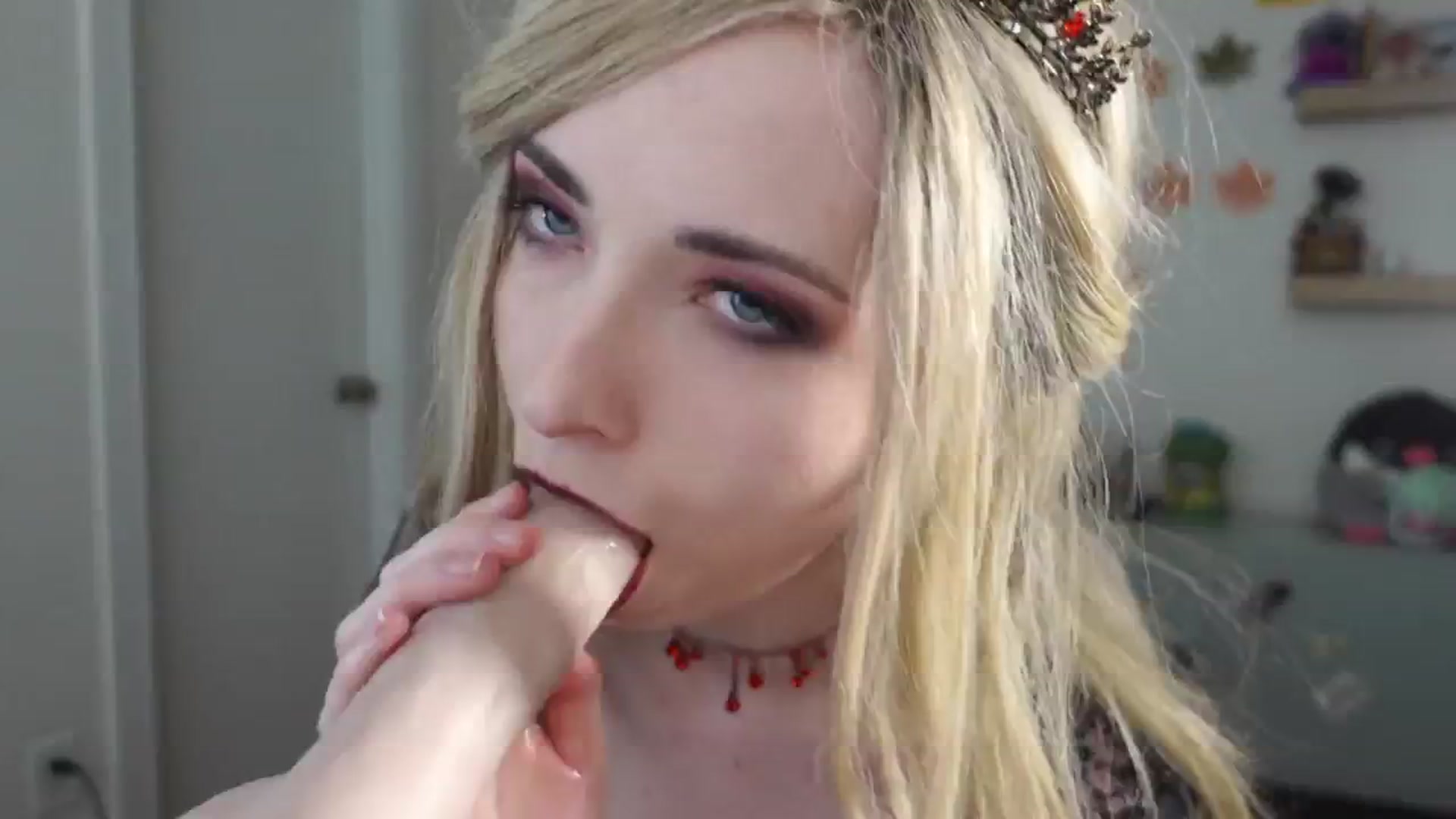 Gallery image thumbnail from Lil_blueberry's myfreecams stream on, 11/08/2024, 04:15 image 20 of 20