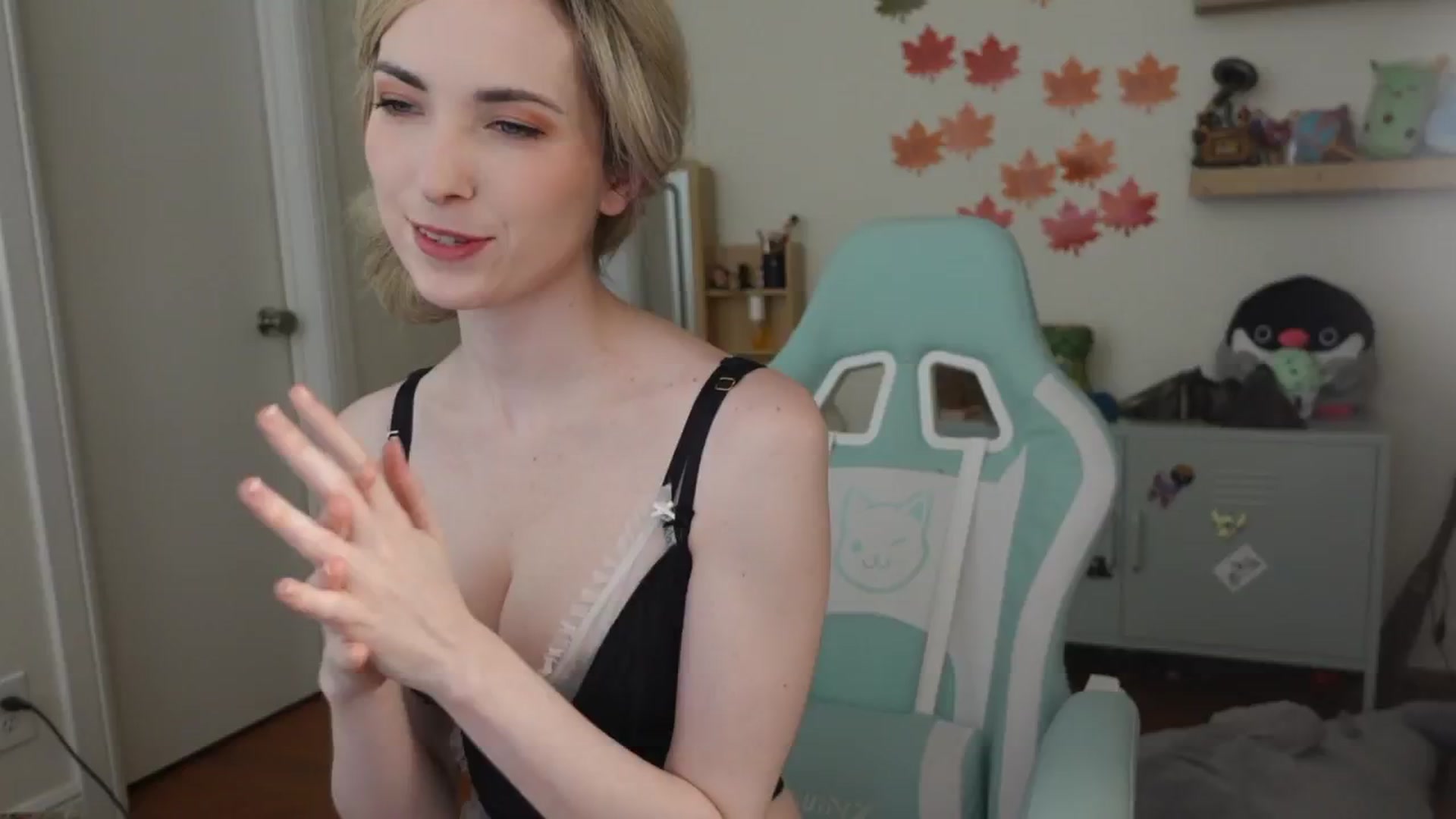 Gallery image thumbnail from Lil_blueberry's myfreecams stream on, 11/20/2024, 03:56 image 15 of 20