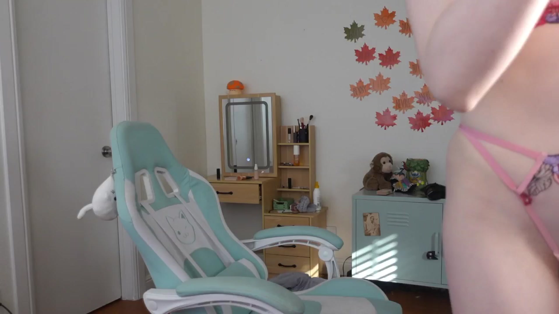 Gallery image thumbnail from Lil_blueberry's myfreecams stream on, 11/23/2024, 21:59 image 12 of 20