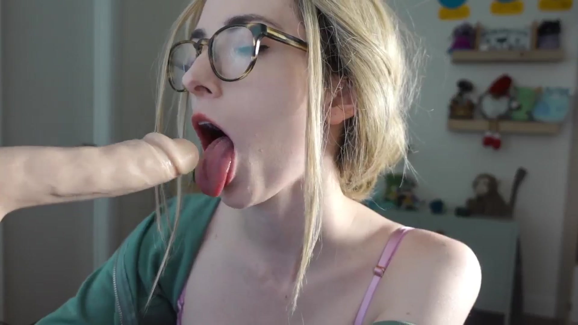Gallery image thumbnail from Lil_blueberry's myfreecams stream on, 12/05/2024, 03:51 image 10 of 20