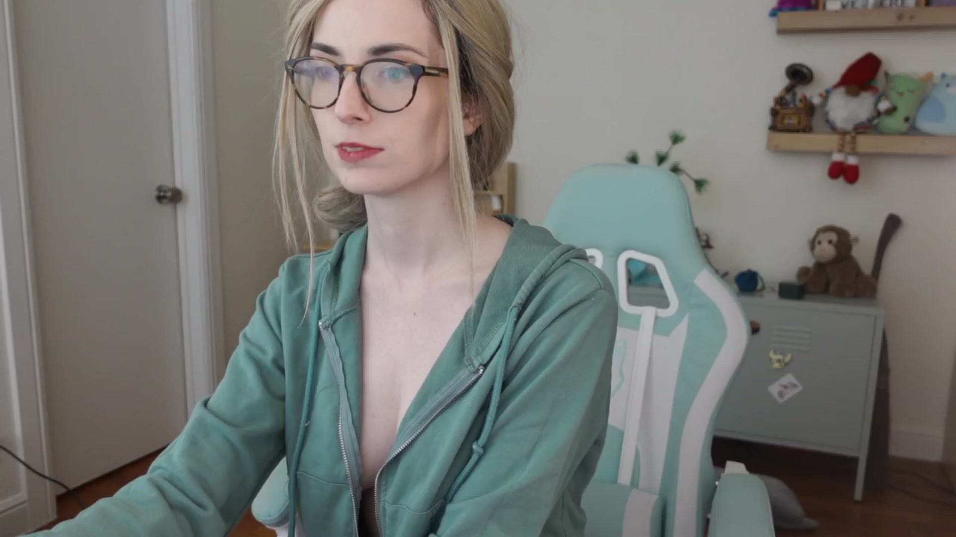Gallery image thumbnail from Lil_blueberry's myfreecams stream on, 12/05/2024, 03:51 image 18 of 20