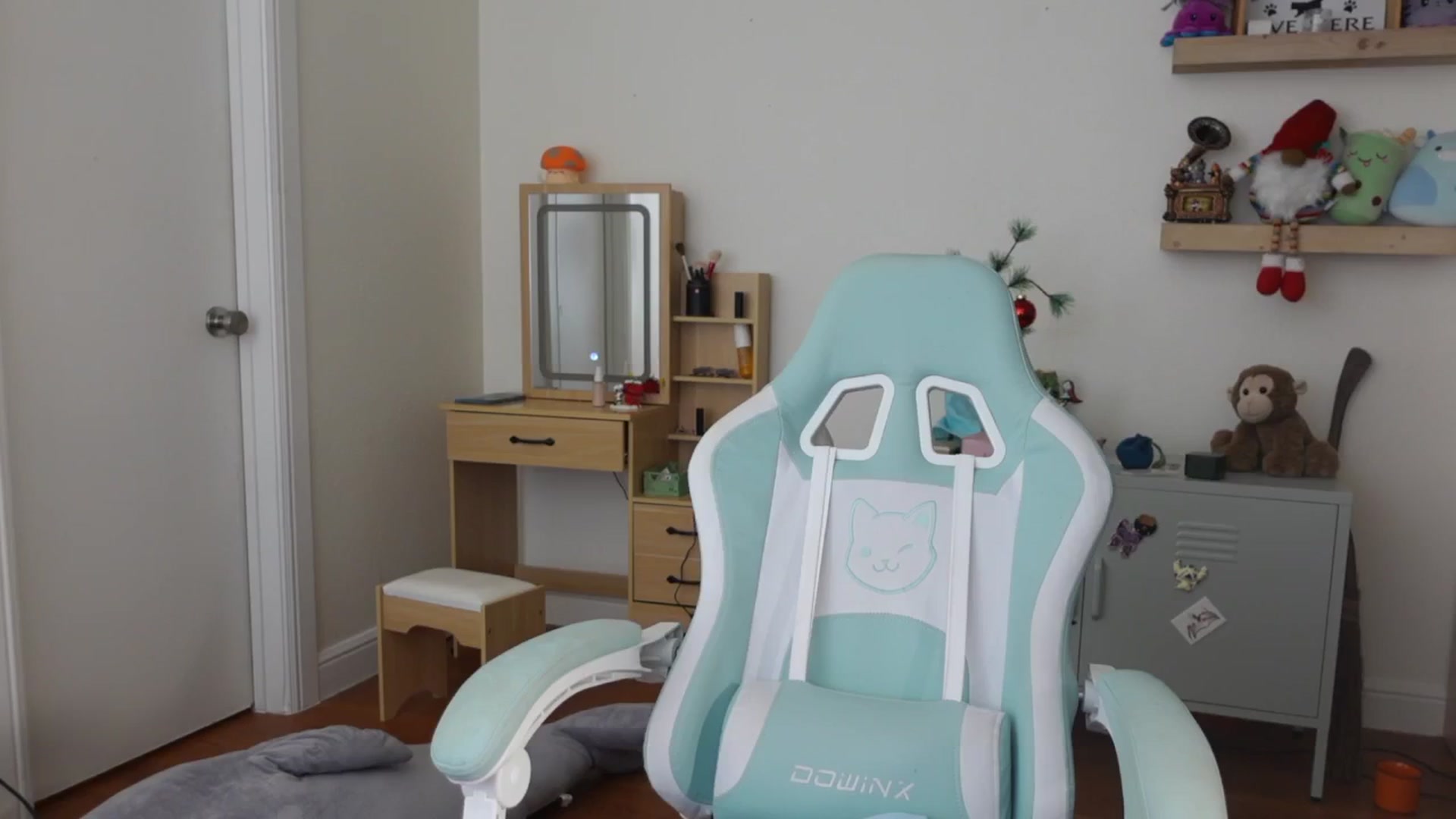 Gallery image thumbnail from Lil_blueberry's myfreecams stream on, 12/06/2024, 04:12 image 11 of 20