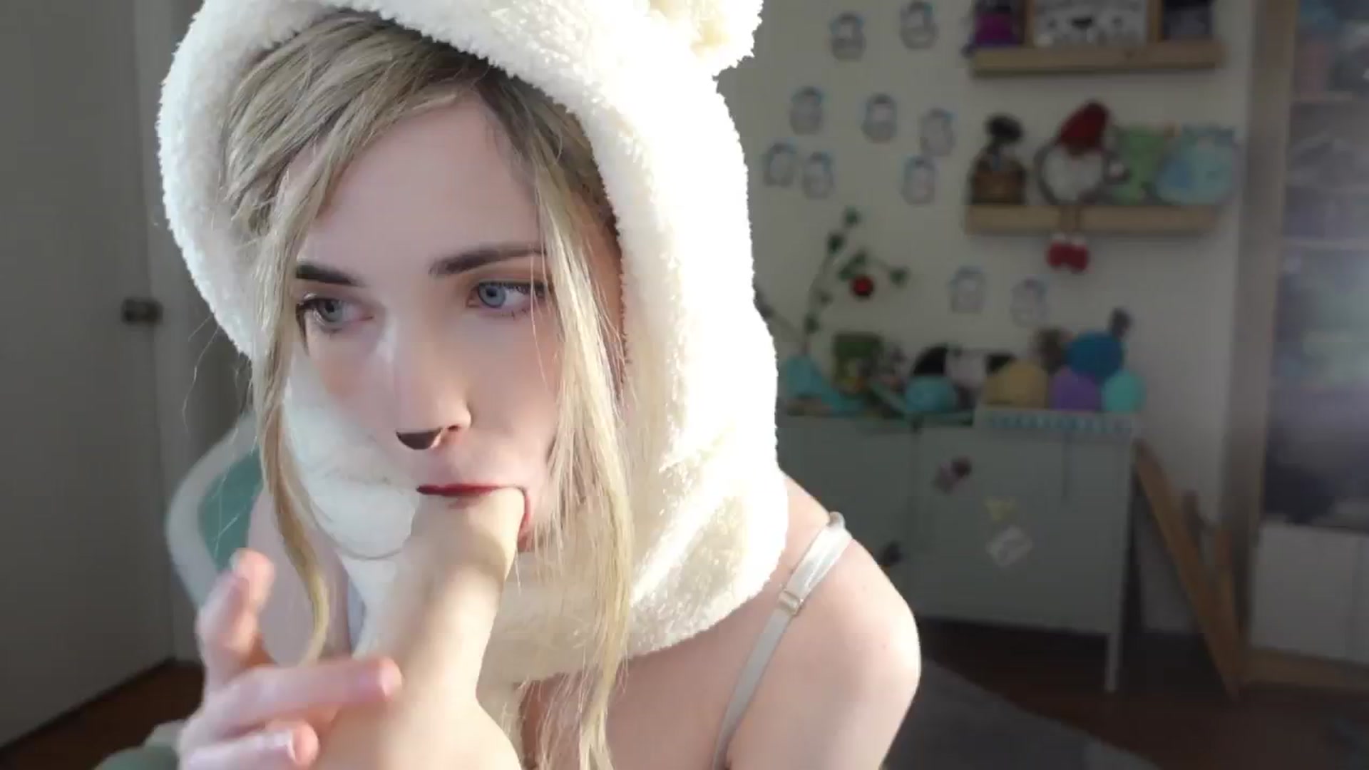 Gallery image thumbnail from Lil_blueberry's myfreecams stream on, 12/20/2024, 03:37 image 1 of 20