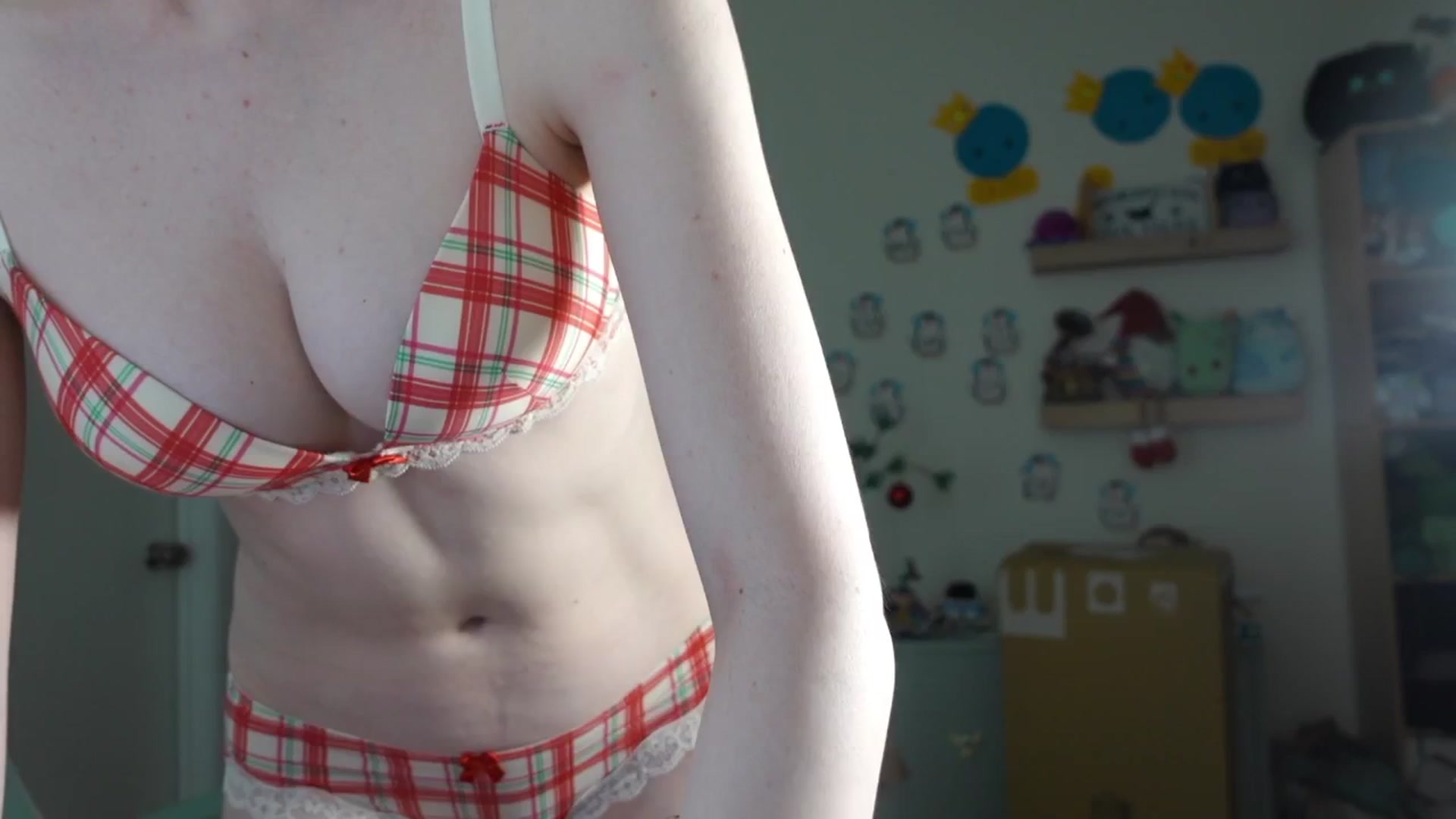 Gallery image thumbnail from Lil_blueberry's myfreecams stream on, 12/27/2024, 04:34 image 10 of 20