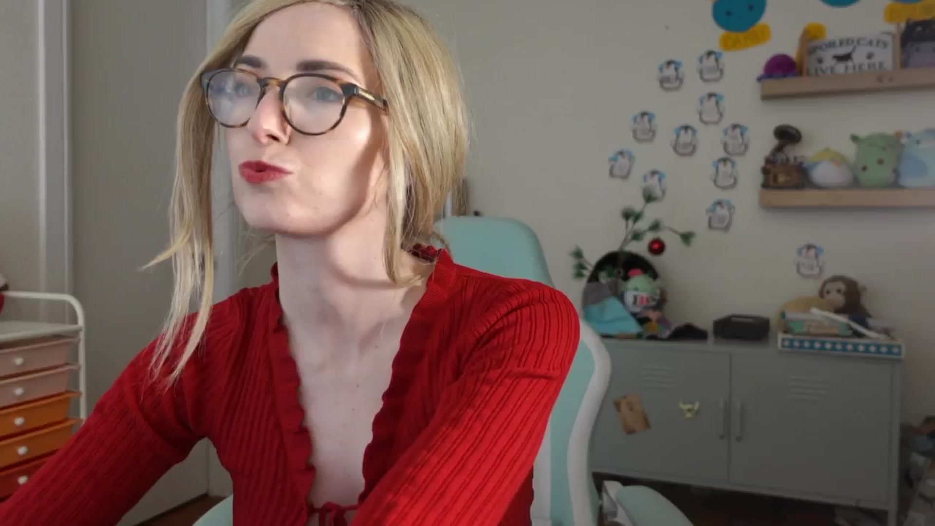Gallery image thumbnail from Lil_blueberry's myfreecams stream on, 12/31/2024, 02:39 image 8 of 20