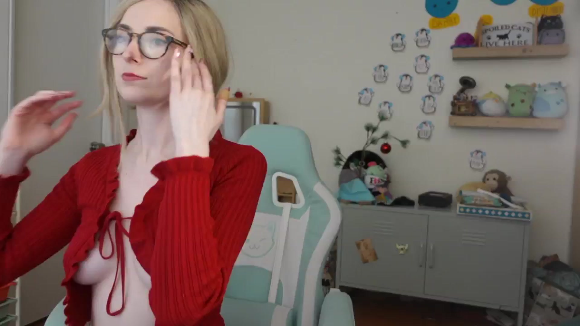 Gallery image thumbnail from Lil_blueberry's myfreecams stream on, 12/31/2024, 03:39 image 7 of 20