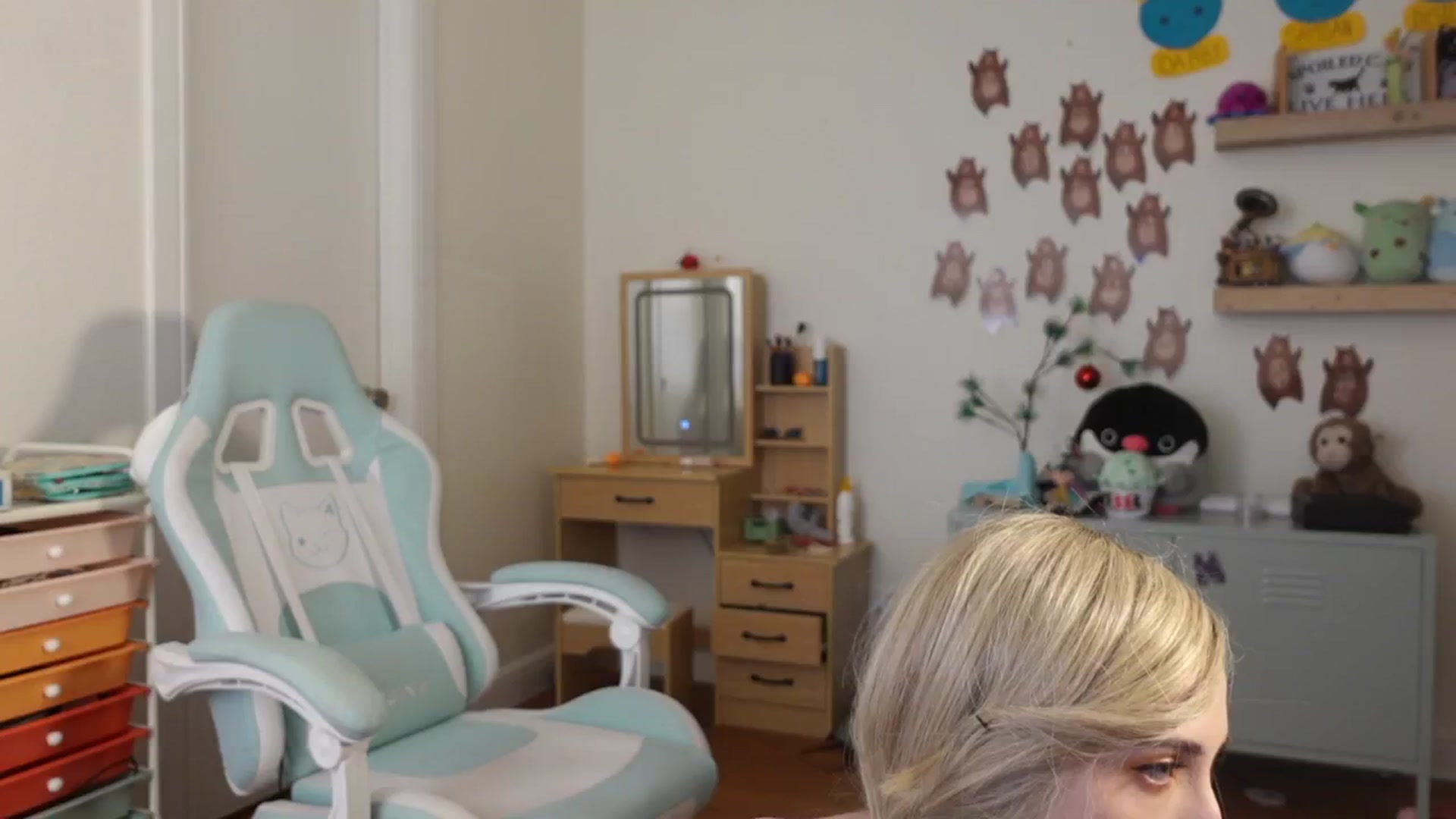 Gallery image thumbnail from Lil_blueberry's myfreecams stream on, 01/06/2025, 04:51 image 15 of 20