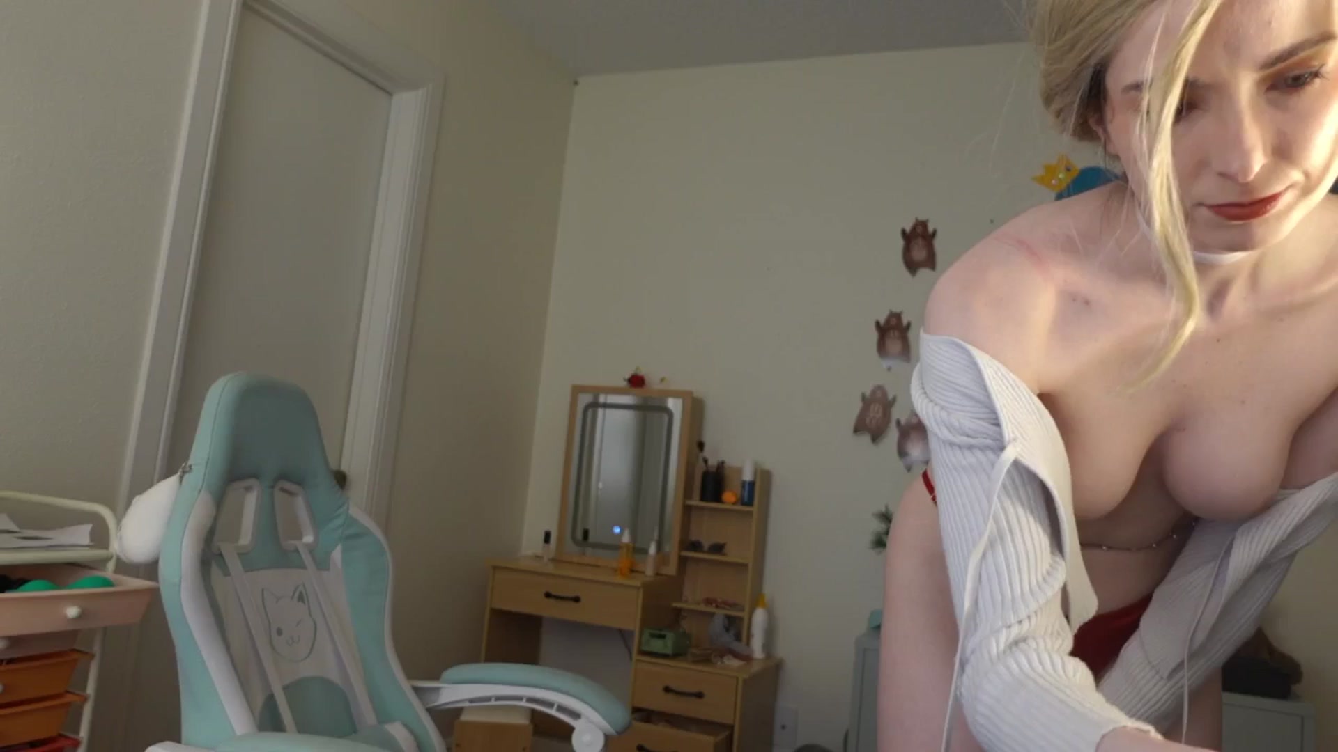 Gallery image thumbnail from Lil_blueberry's myfreecams stream on, 01/08/2025, 02:47 image 4 of 20
