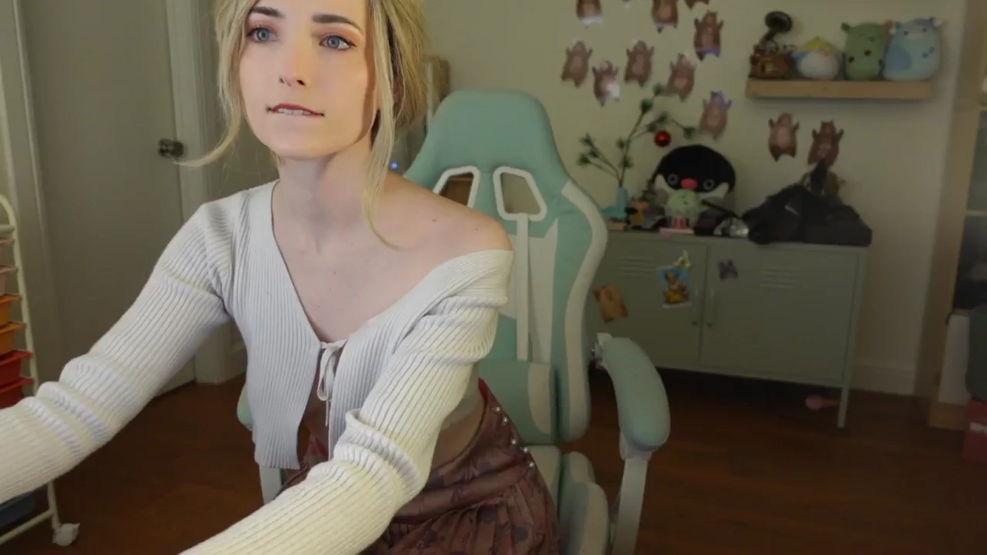 Gallery image thumbnail from Lil_blueberry's myfreecams stream on, 01/10/2025, 04:40 image 1 of 20
