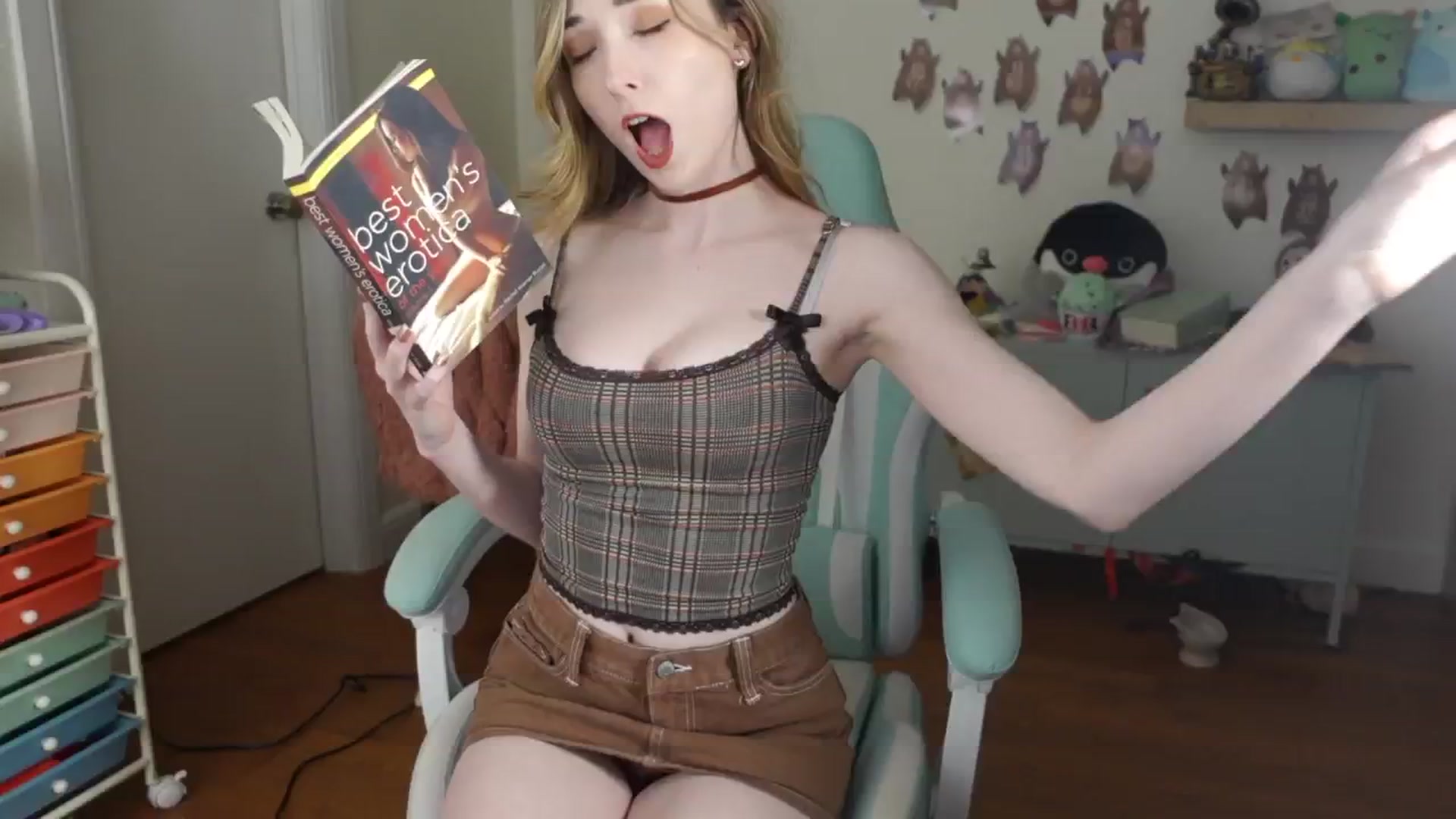 Gallery image thumbnail from Lil_blueberry's myfreecams stream on, 01/19/2025, 03:57 image 3 of 20