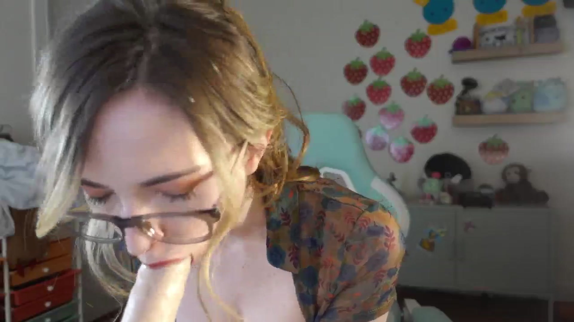 Gallery image thumbnail from Lil_blueberry's myfreecams stream on, 02/07/2025, 02:32 image 9 of 20