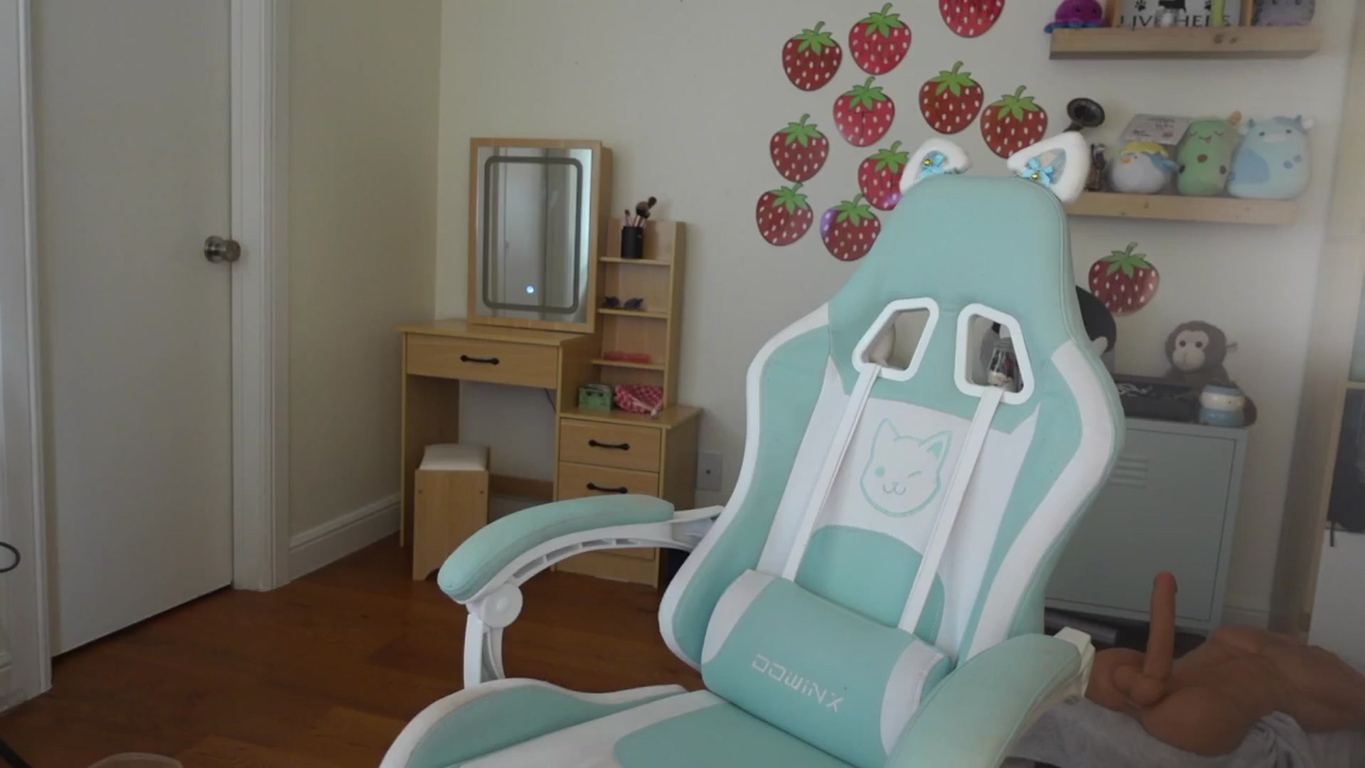 Gallery image thumbnail from Lil_blueberry's myfreecams stream on, 02/14/2025, 02:33 image 14 of 20