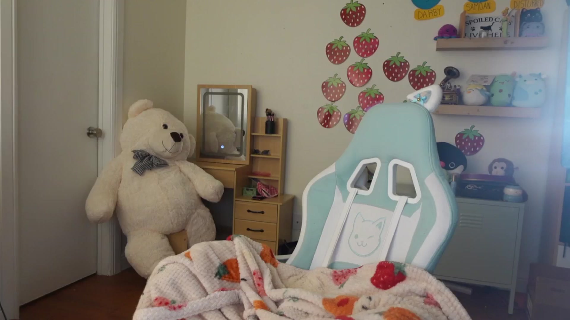 Gallery image thumbnail from Lil_blueberry's myfreecams stream on, 02/18/2025, 03:42 image 1 of 20