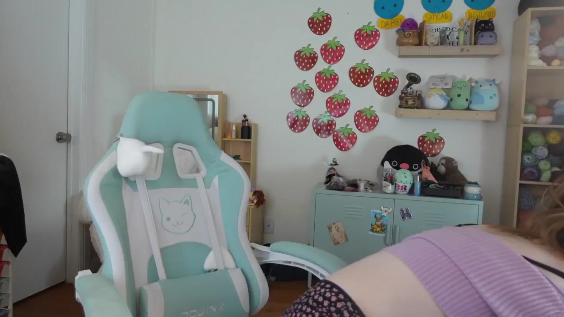 Gallery image thumbnail from Lil_blueberry's myfreecams stream on, 02/24/2025, 21:39 image 10 of 20