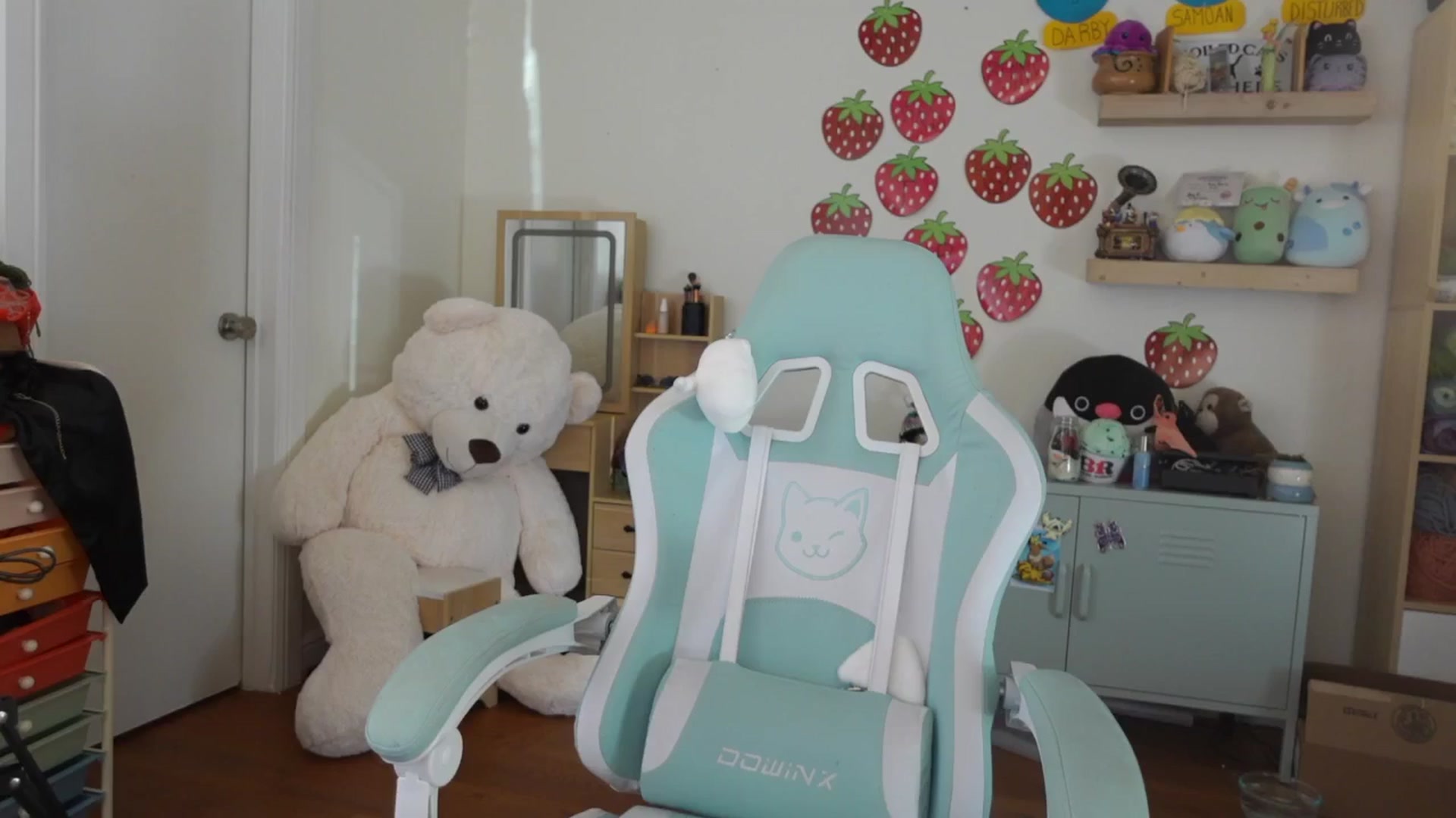 Gallery image thumbnail from Lil_blueberry's myfreecams stream on, 02/24/2025, 21:39 image 16 of 20
