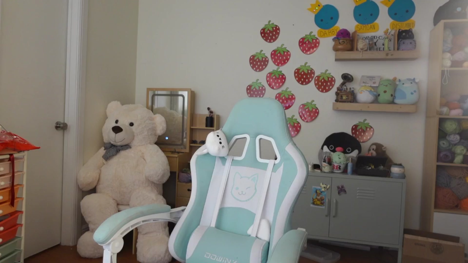 Gallery image thumbnail from Lil_blueberry's myfreecams stream on, 02/26/2025, 04:19 image 9 of 20