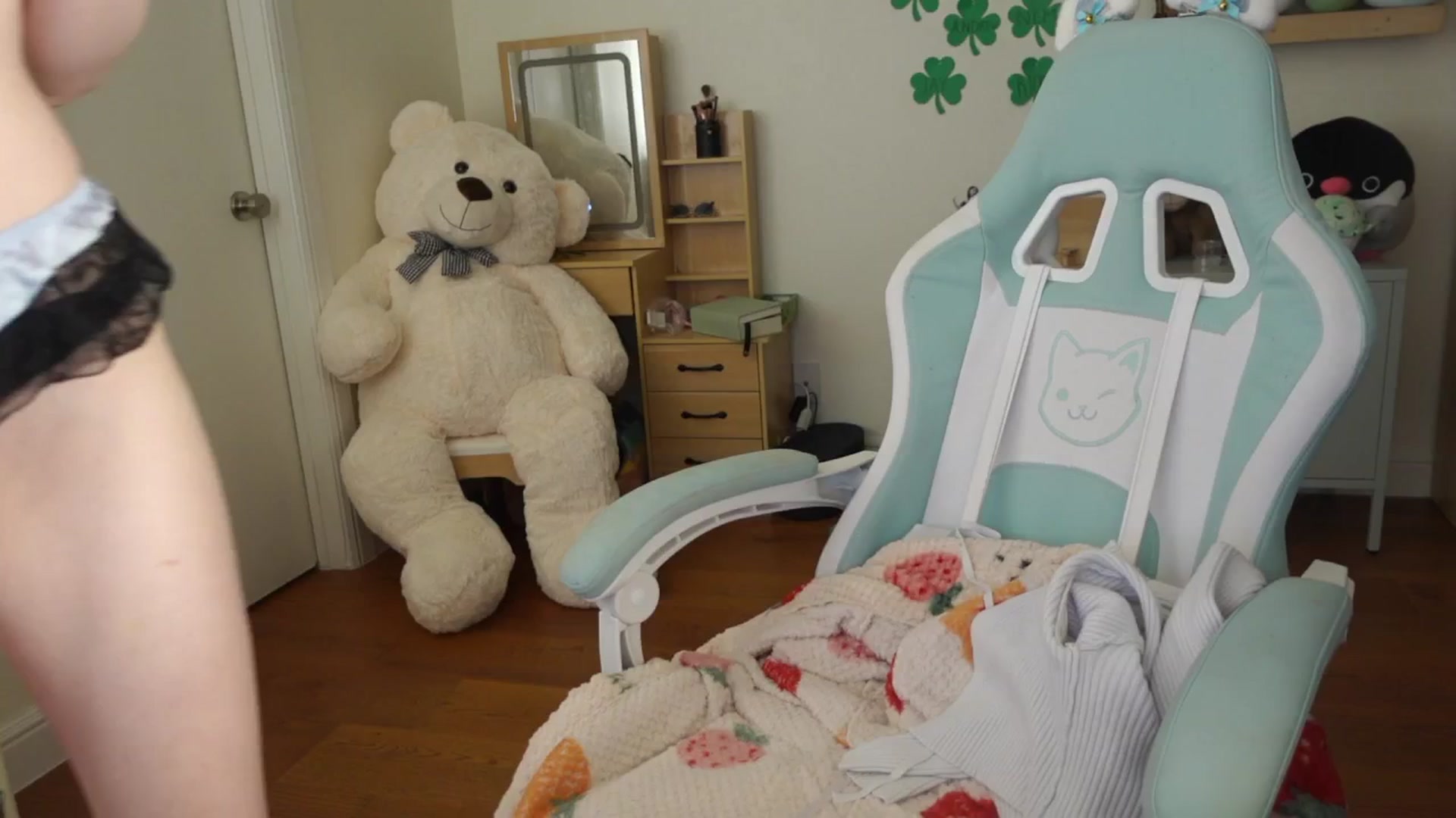 Gallery image thumbnail from Lil_blueberry's myfreecams stream on, 03/08/2025, 21:39 image 4 of 20