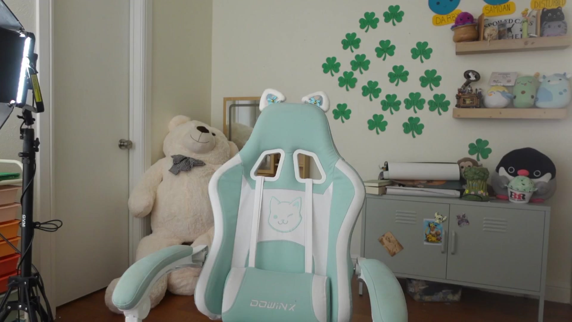 Gallery image thumbnail from Lil_blueberry's myfreecams stream on, 03/13/2025, 02:56 image 15 of 20