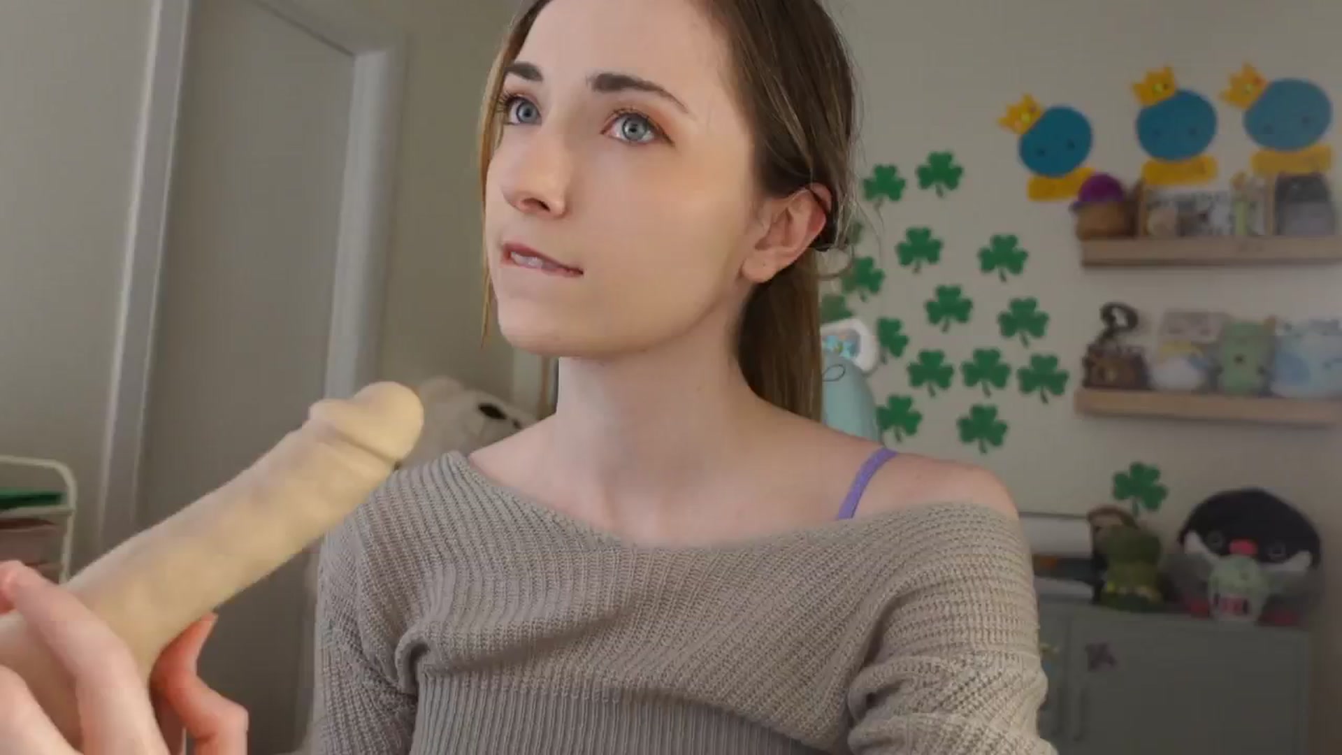 Gallery image thumbnail from Lil_blueberry's myfreecams stream on, 03/13/2025, 02:56 image 9 of 20