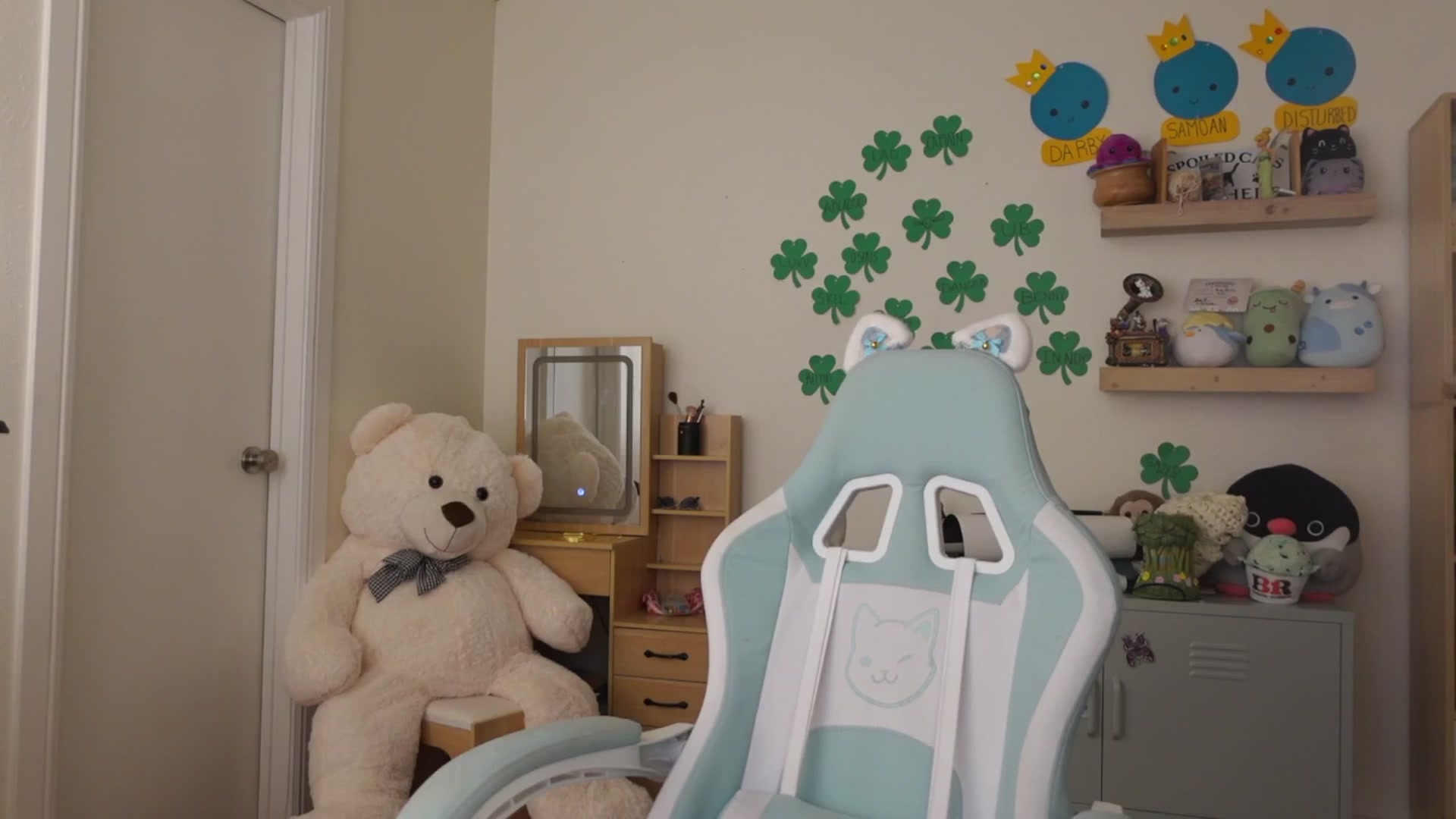Gallery image thumbnail from Lil_blueberry's myfreecams stream on, 03/14/2025, 01:36 image 10 of 20