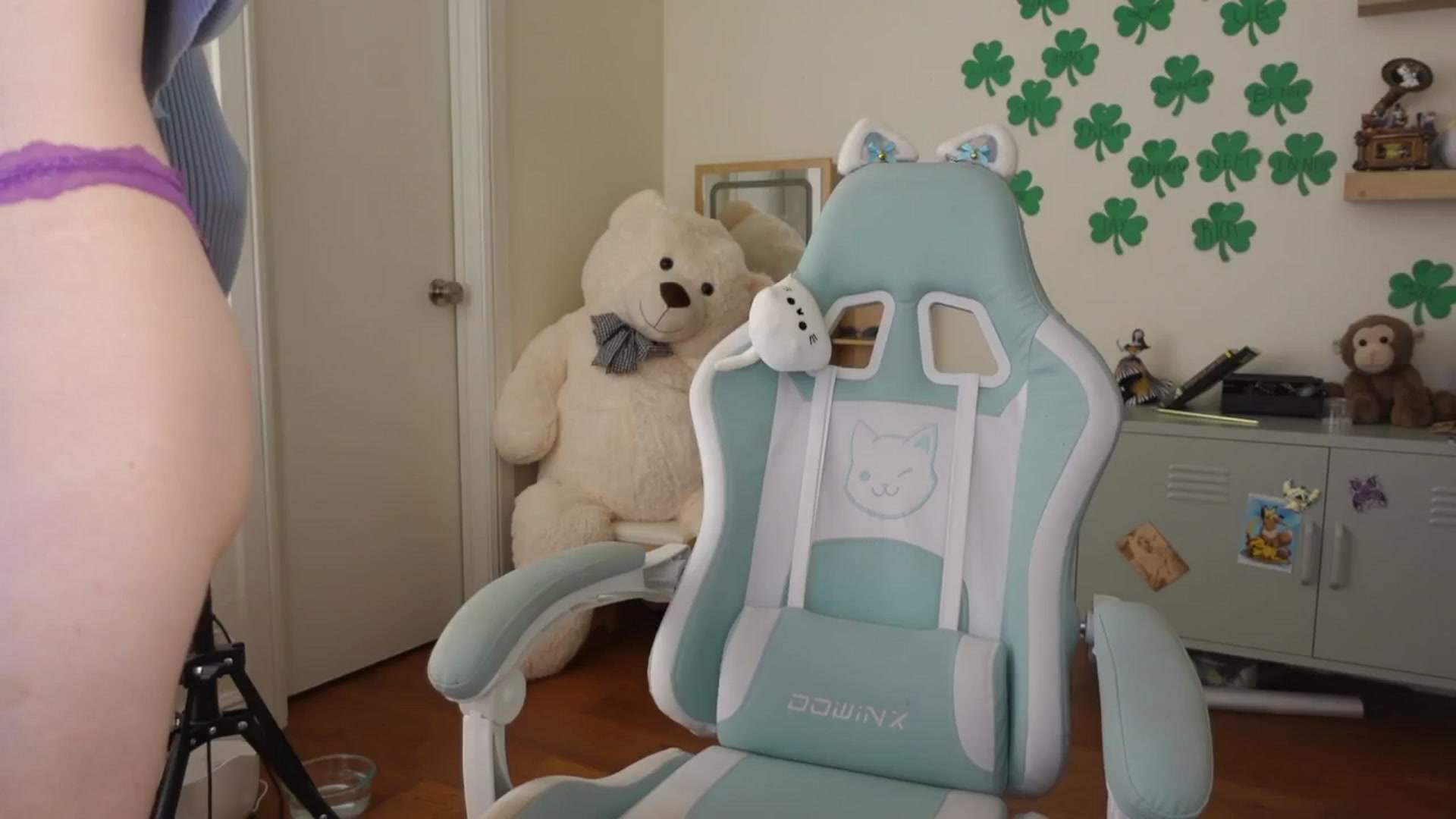 Gallery image thumbnail from Lil_blueberry's myfreecams stream on, 03/19/2025, 02:36 image 4 of 20