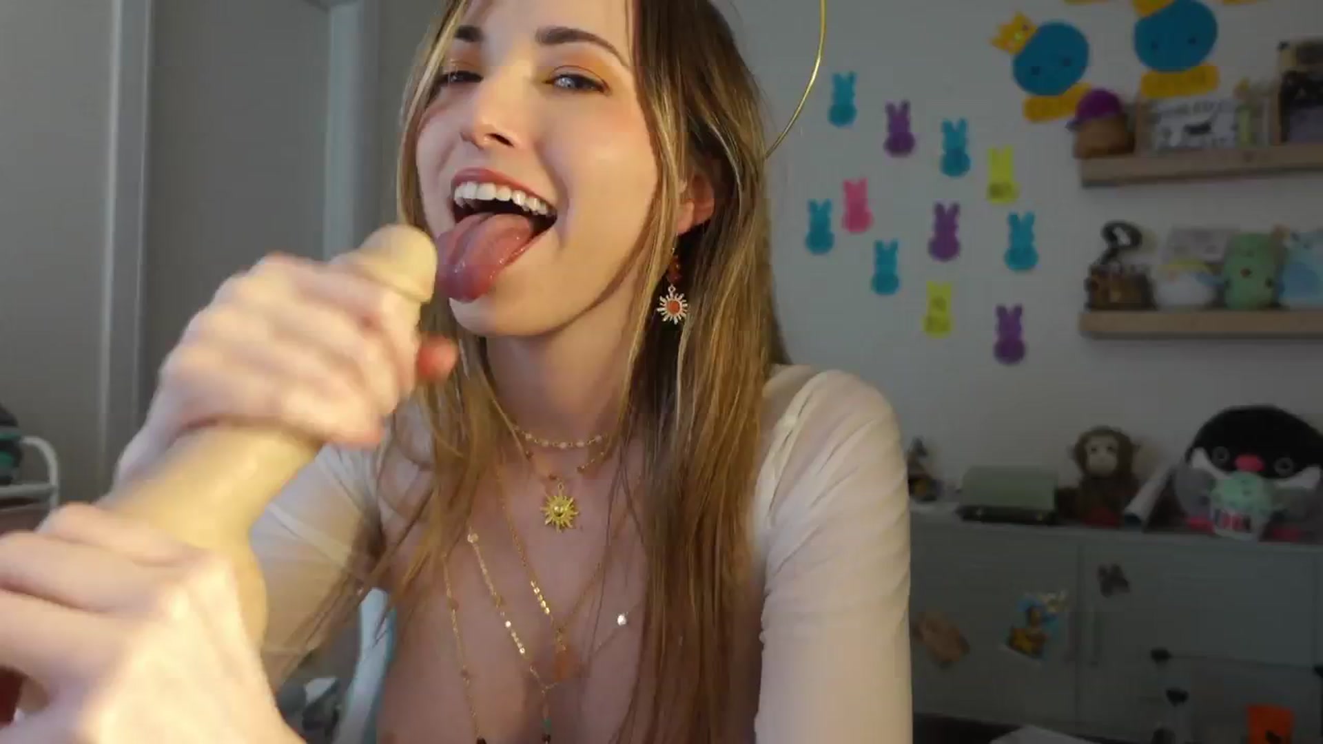 Gallery image thumbnail from Lil_blueberry's myfreecams stream on, 04/14/2025, 01:33 image 17 of 20