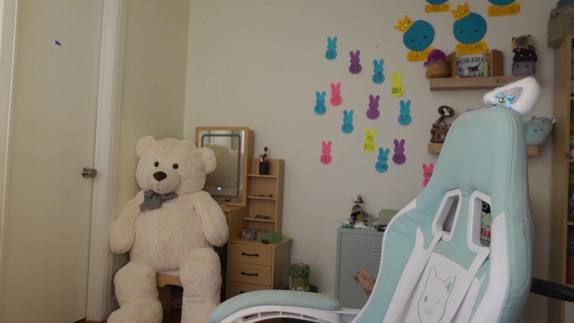Gallery image thumbnail from Lil_blueberry's myfreecams stream on, 04/16/2025, 03:01 image 13 of 20