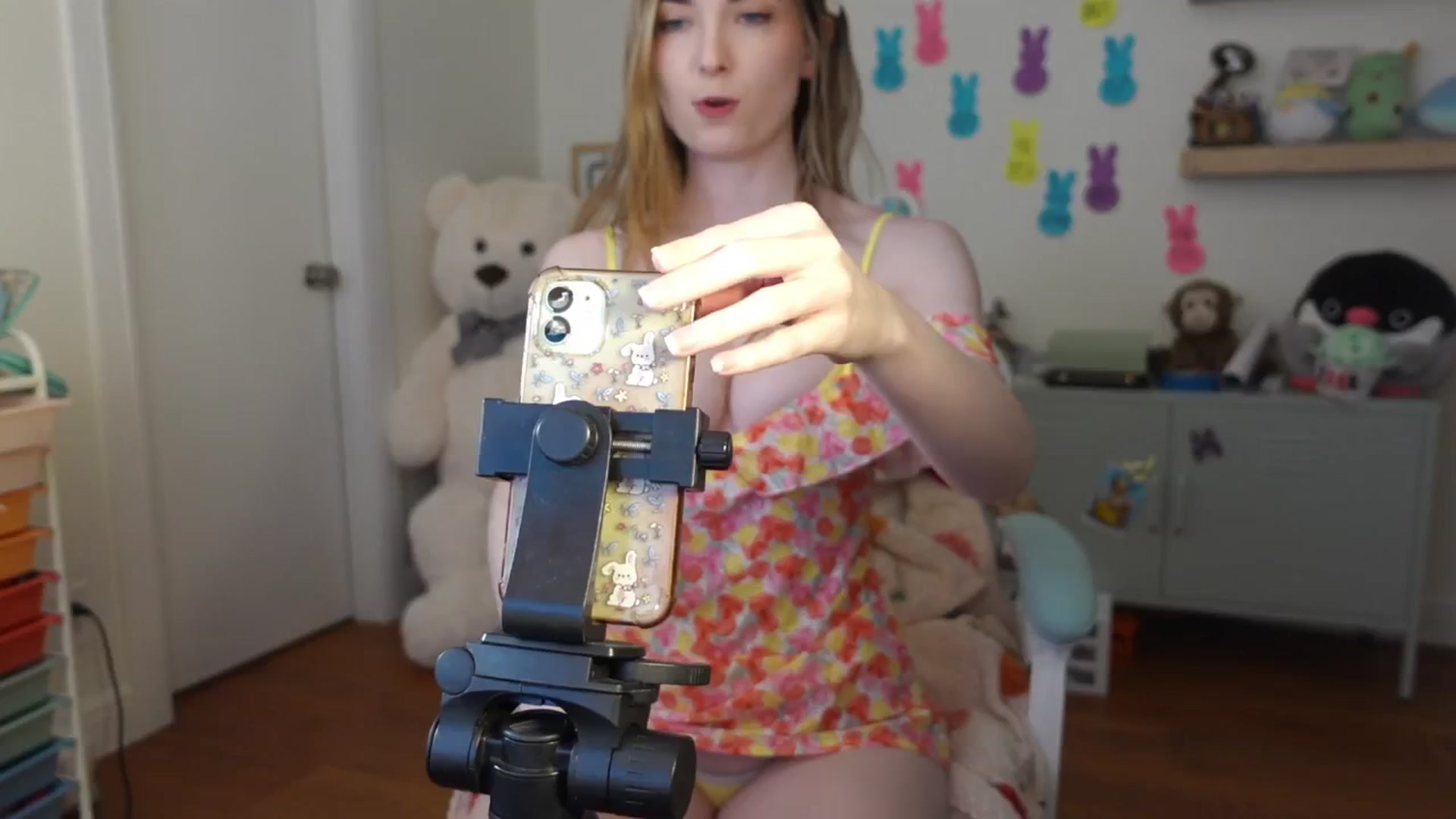 Gallery image thumbnail from Lil_blueberry's myfreecams stream on, 04/16/2025, 03:01 image 6 of 20