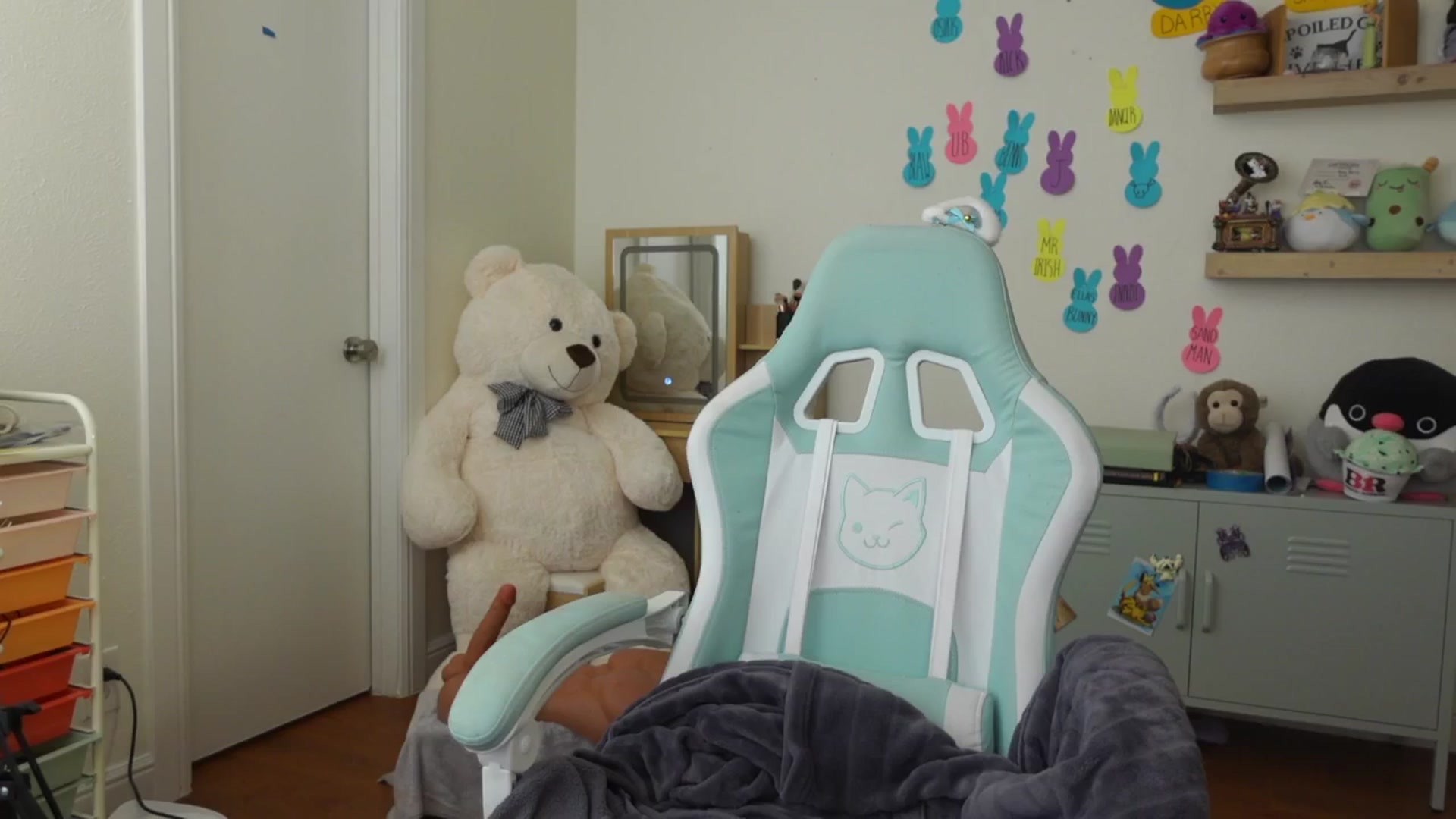 Gallery image thumbnail from Lil_blueberry's myfreecams stream on, 04/18/2025, 01:32 image 19 of 20