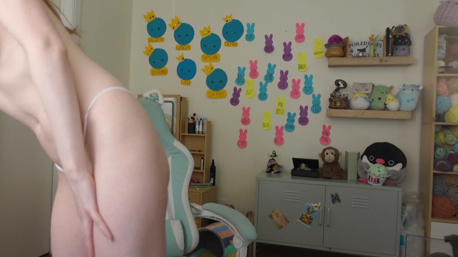 Gallery image thumbnail from Lil_blueberry's myfreecams stream on, 04/26/2025, 21:33 image 12 of 20
