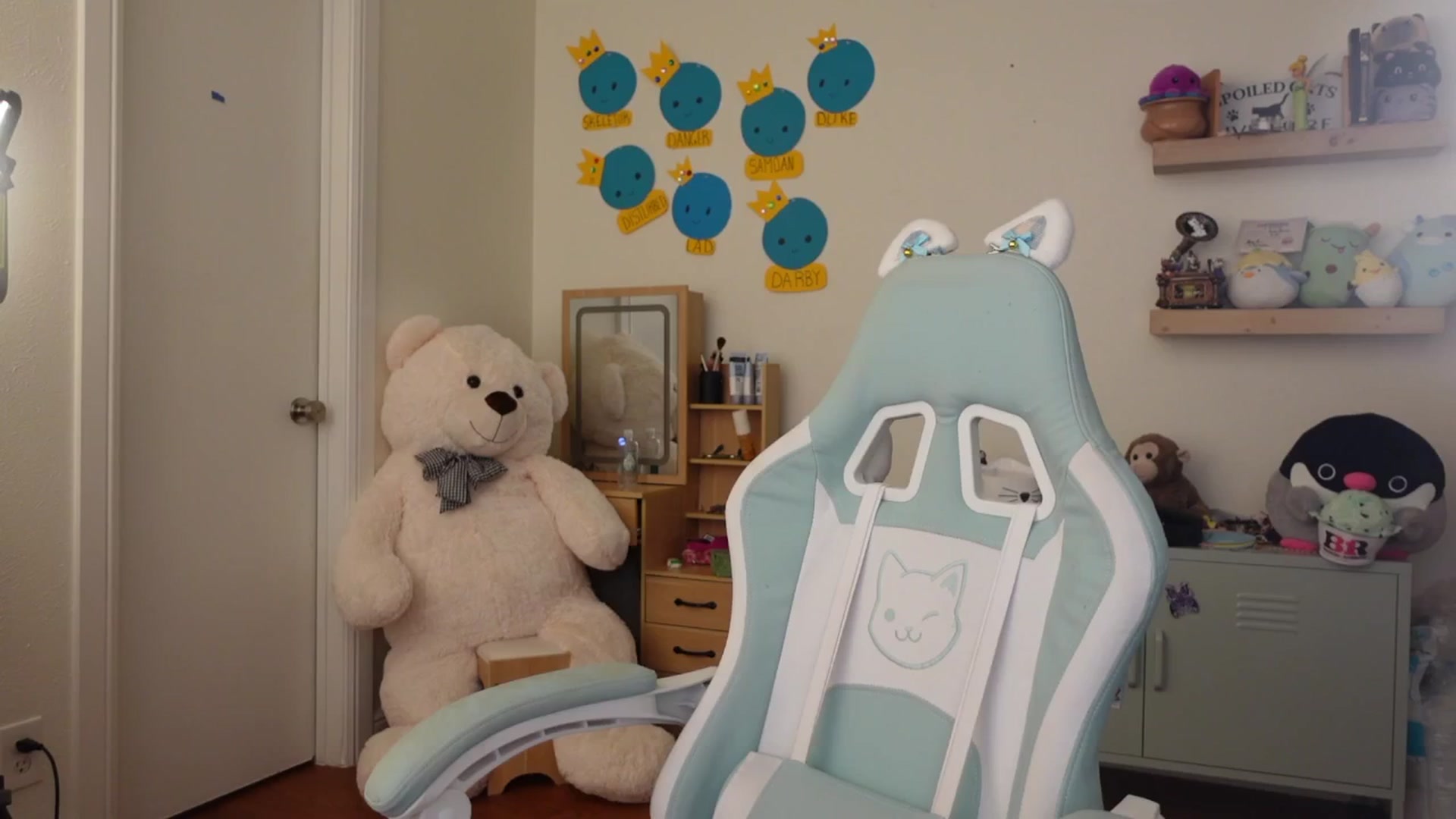 Gallery image thumbnail from Lil_blueberry's myfreecams stream on, 05/02/2025, 21:42 image 7 of 20