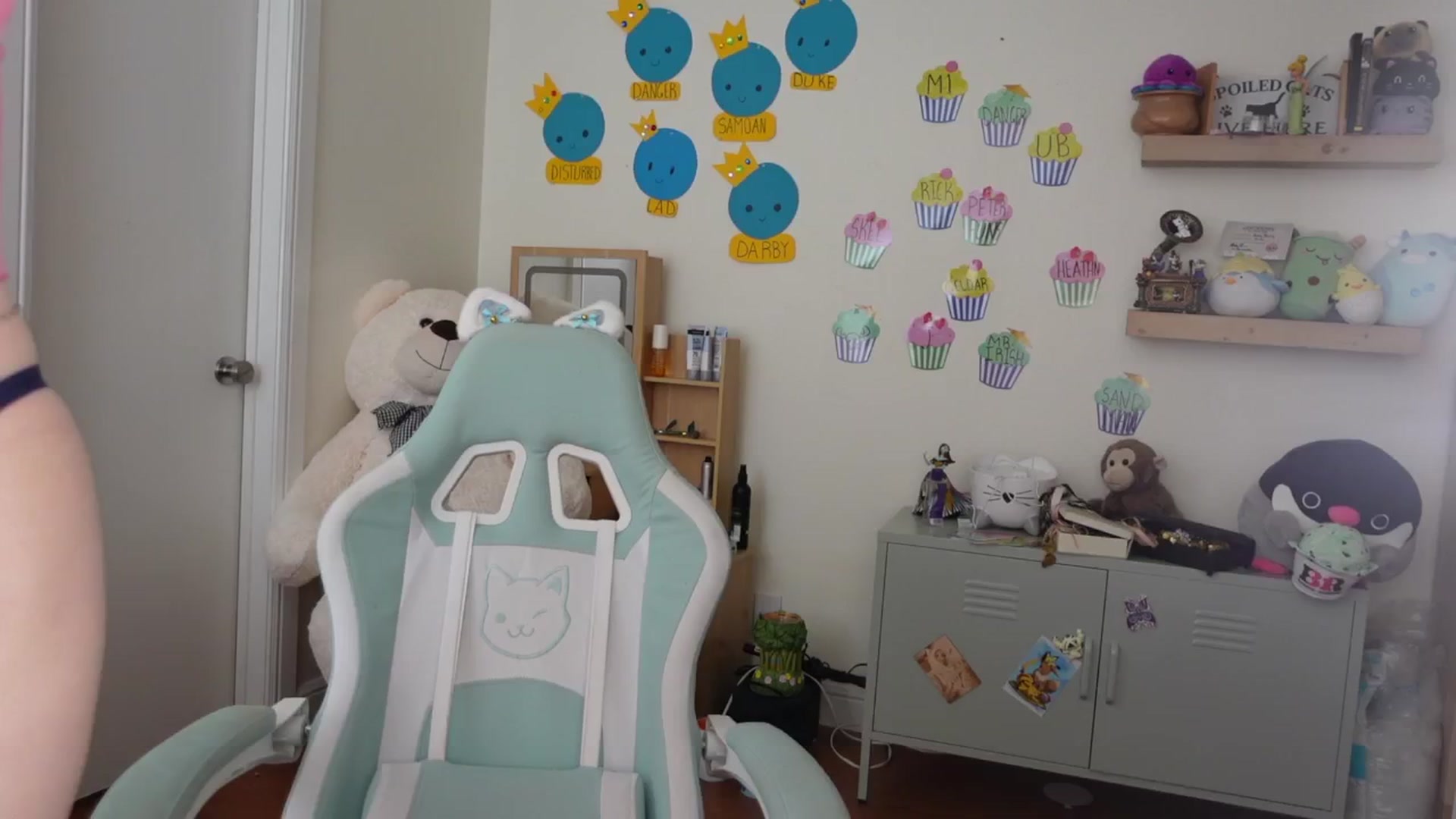 Gallery image thumbnail from Lil_blueberry's myfreecams stream on, 05/06/2025, 03:04 image 2 of 20