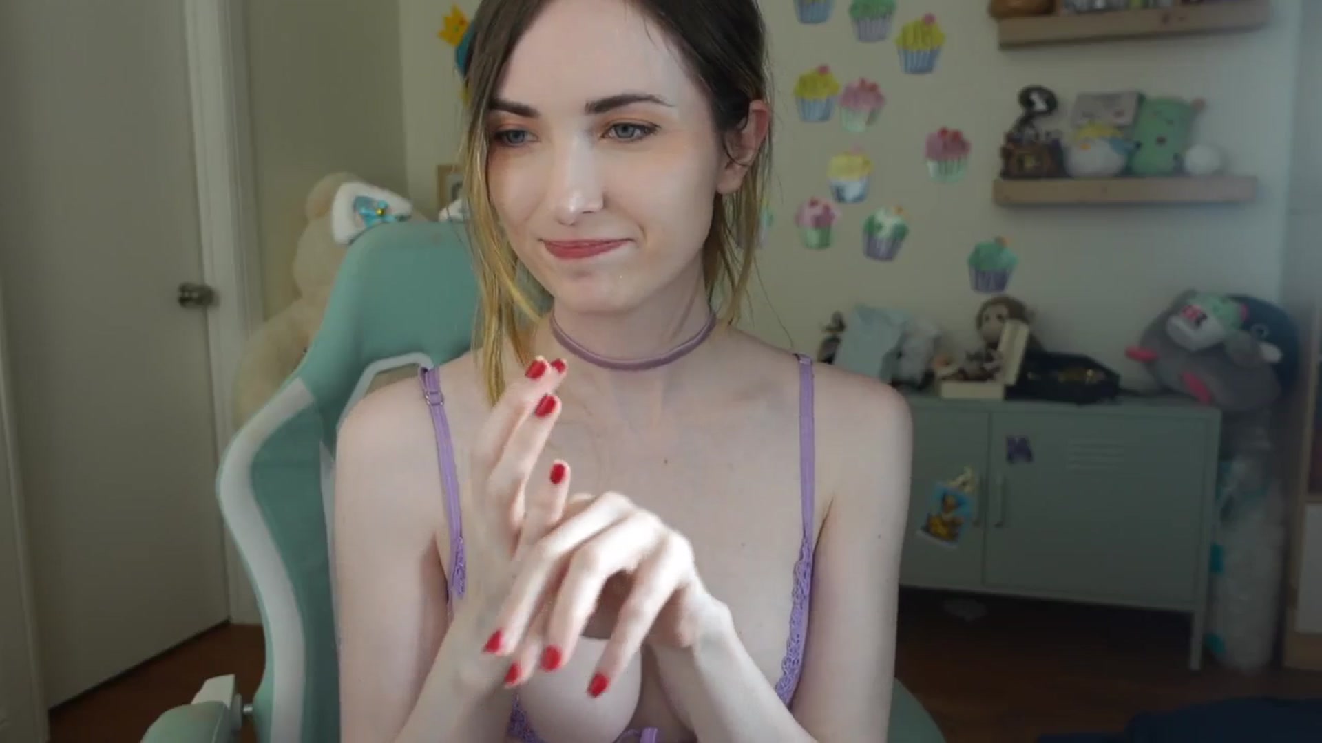 Gallery image thumbnail from Lil_blueberry's myfreecams stream on, 05/08/2025, 03:18 image 11 of 20