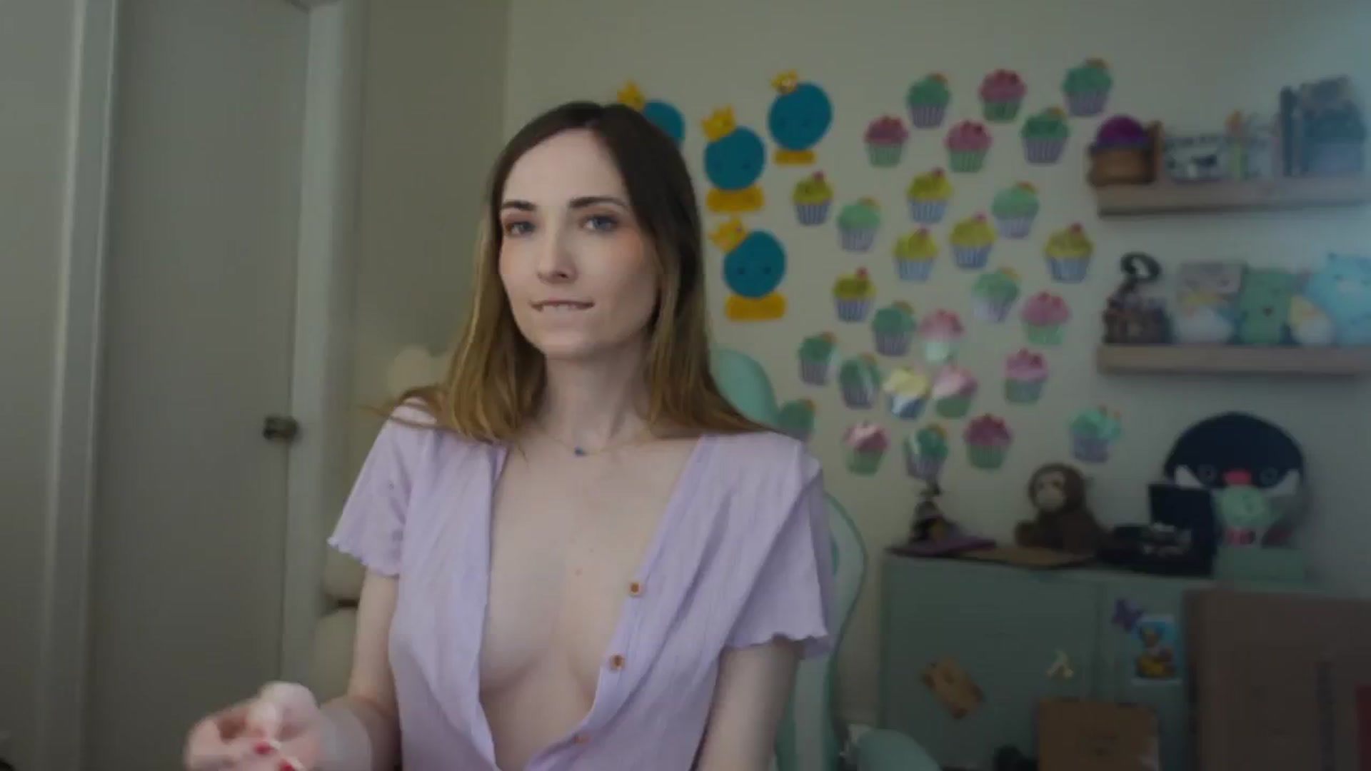Gallery image thumbnail from Lil_blueberry's myfreecams stream on, 05/13/2025, 03:02 image 15 of 20